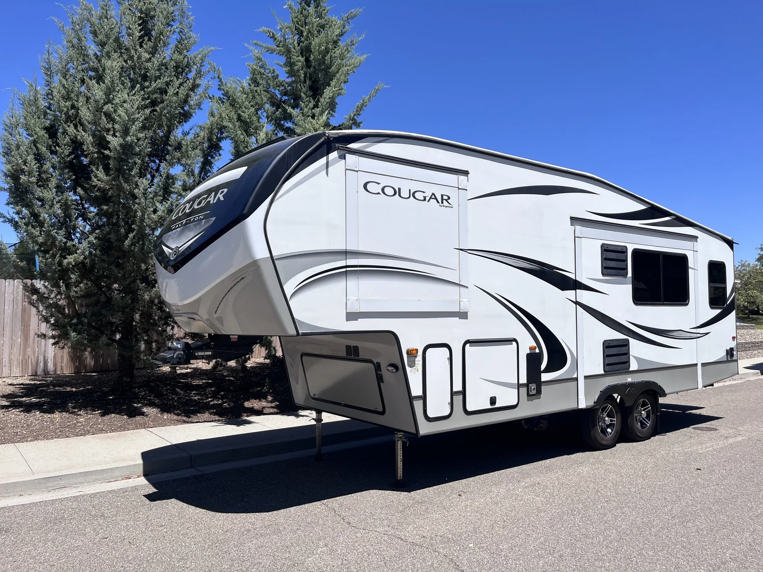 Keystone Cougar exterior