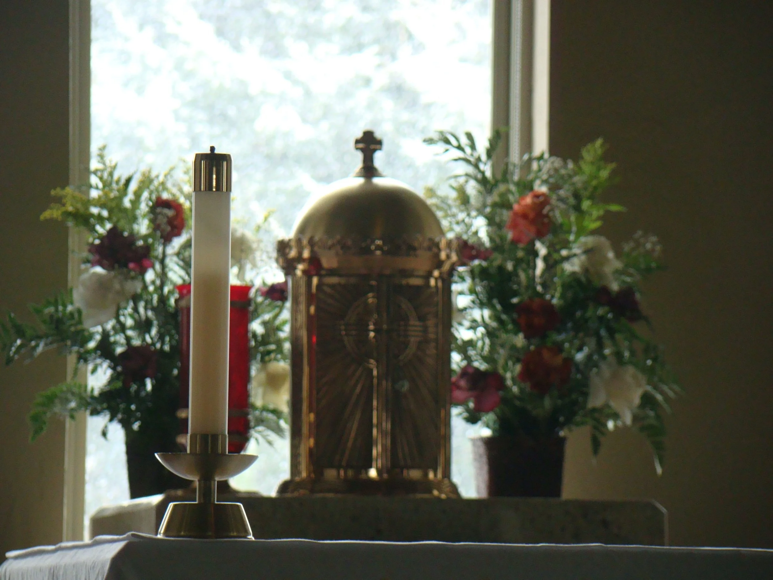 tabernacle-with-flowers-candle-scaled.jpg