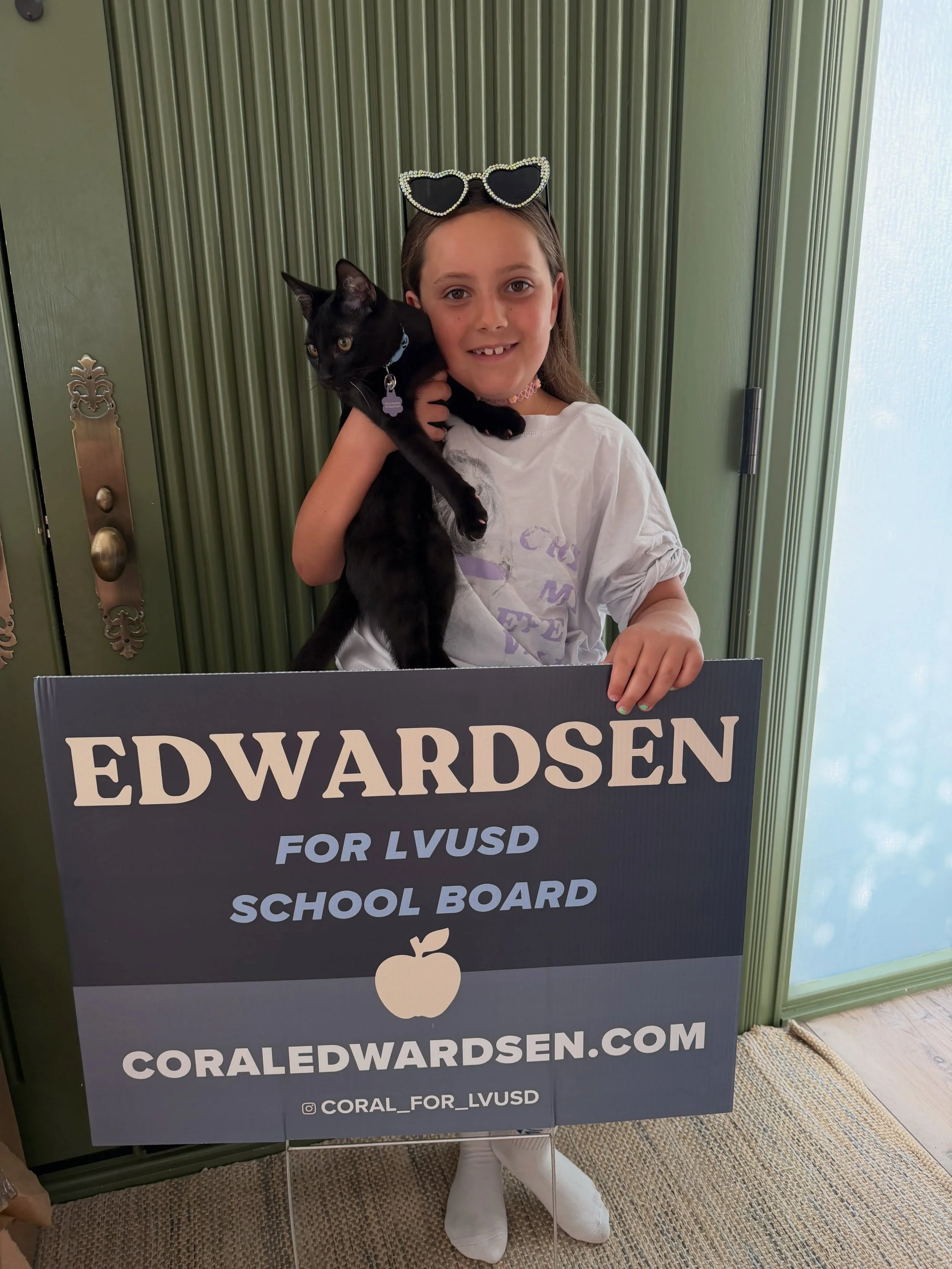 Attention Calabasas residents, Ivy &amp; Ollie are here to show off my new lawn signs. DM me your address if you want one and I&rsquo;ll have it hand delivered ASAP! Agoura and Westlake residents, stay tuned&hellip; I&rsquo;m coming for you when we&r