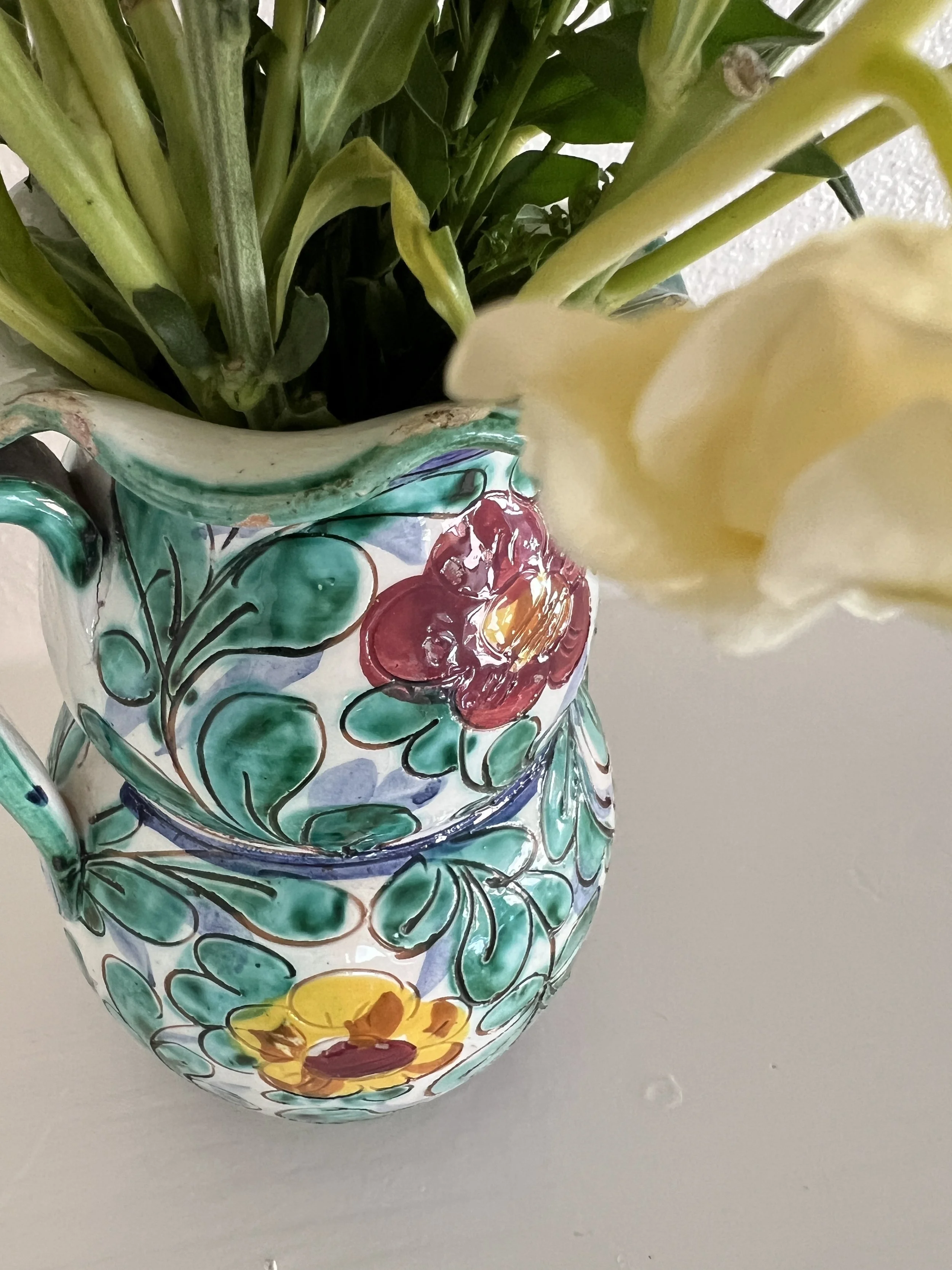 Handled Italian hand-painted ruffled edge vase