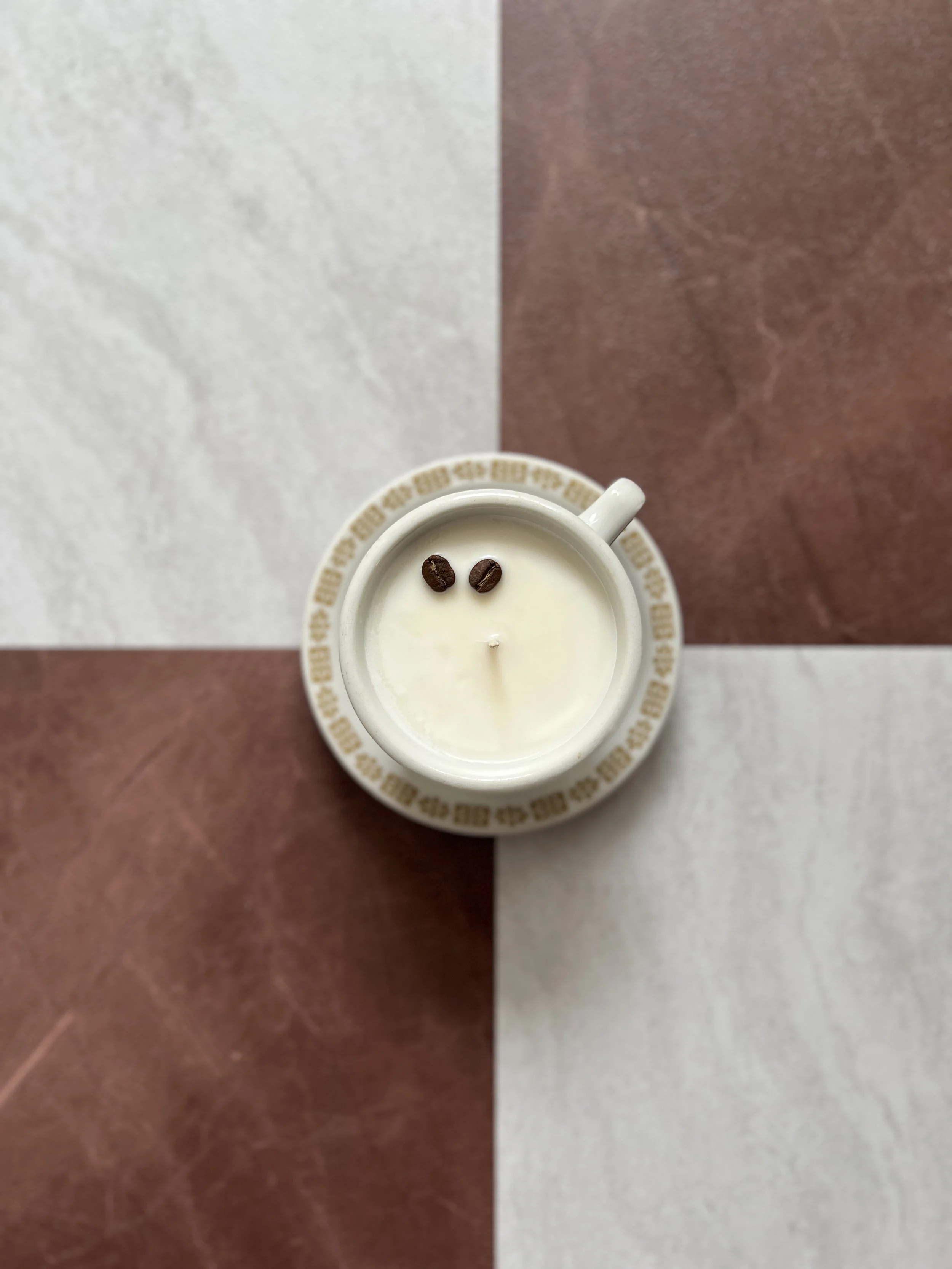 Golden daisy dot cup & saucer 5 oz. candle - Coffee