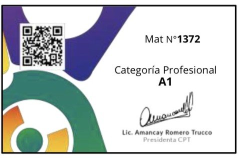 Una tarjeta de identificación profesional con un código QR, número de matrícula 1372, categoría A1, y la firma de Lic. Amancay Romero Trucco, presidenta del CPT.