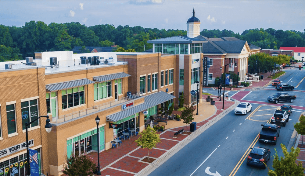 Buildings and storefronts along Main Street in downtown Holly Springs