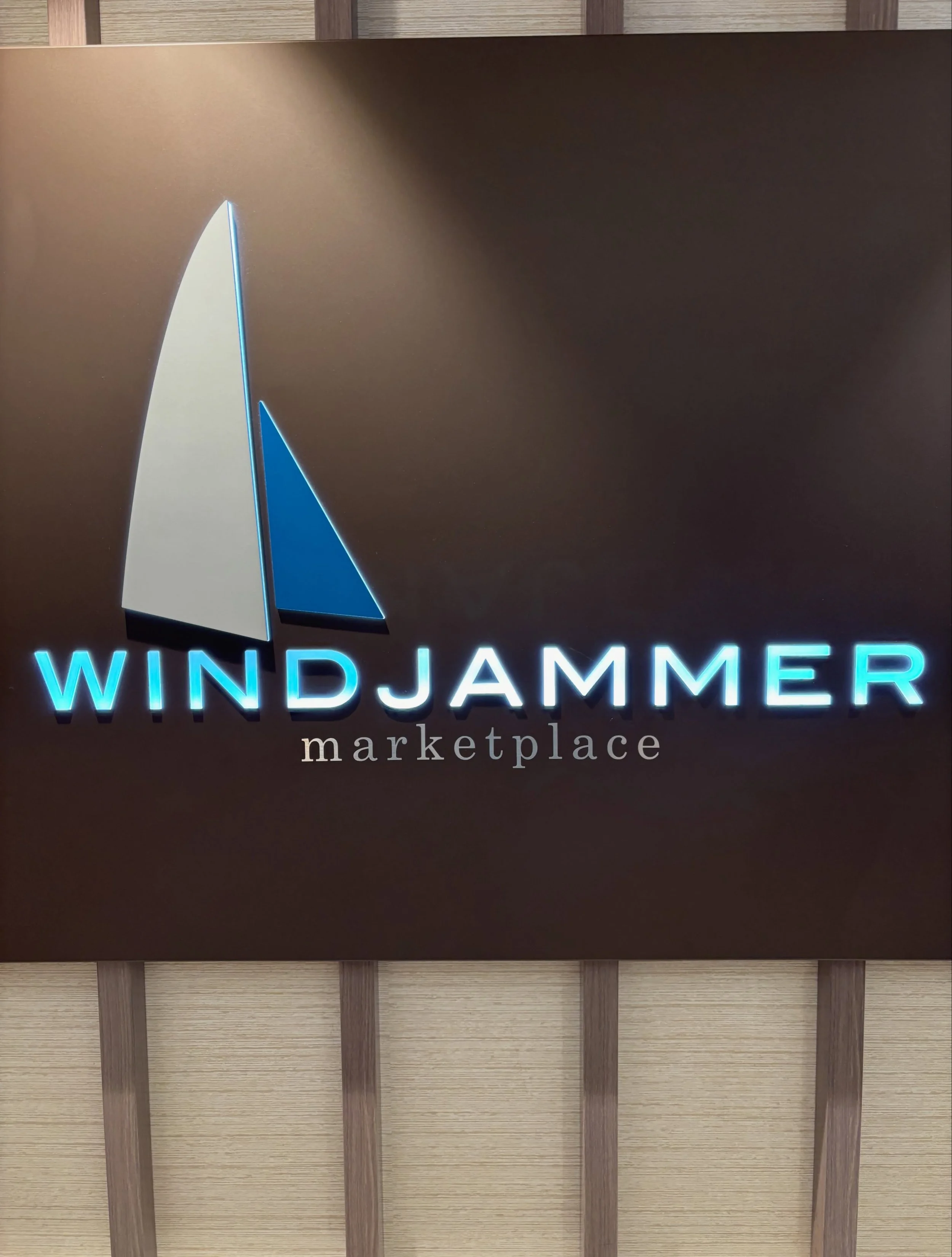 For today&rsquo;s #foodiefriday we&rsquo;re taking a look at the Windjammer, Royal Caribbean&rsquo;s casual buffet marketplace and a perfect spot when everyone in your group is craving something different. 

From soups and sandwiches to carving stati