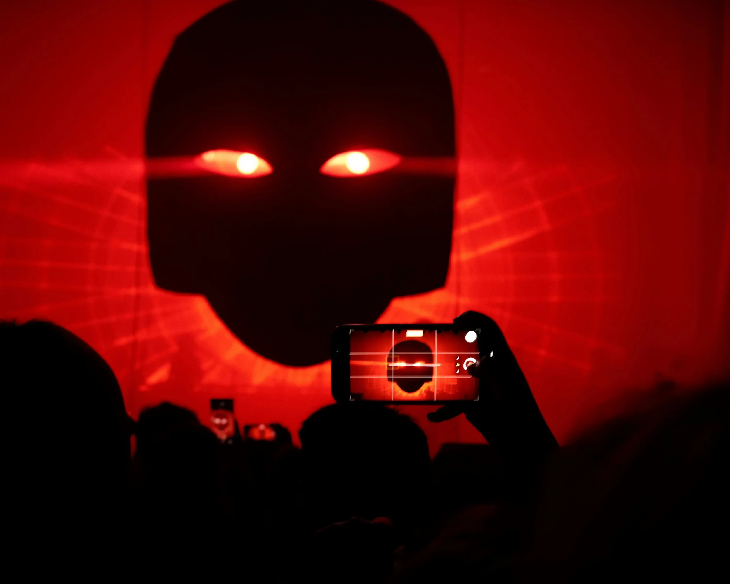 The Changing Ethics of Mediated Looking: Wearables, veillances, and power