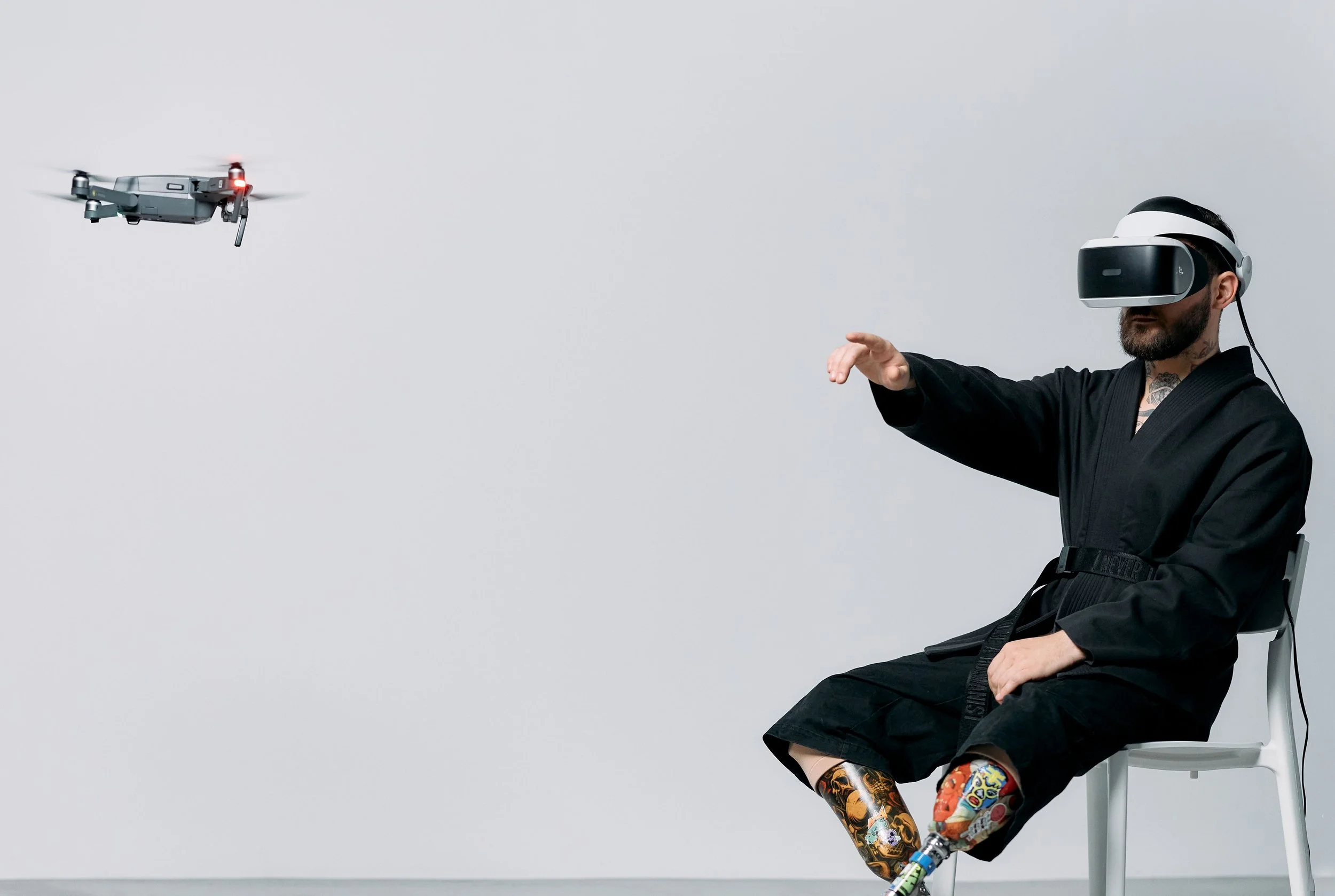 Cyborgs and human–machine communication configurations