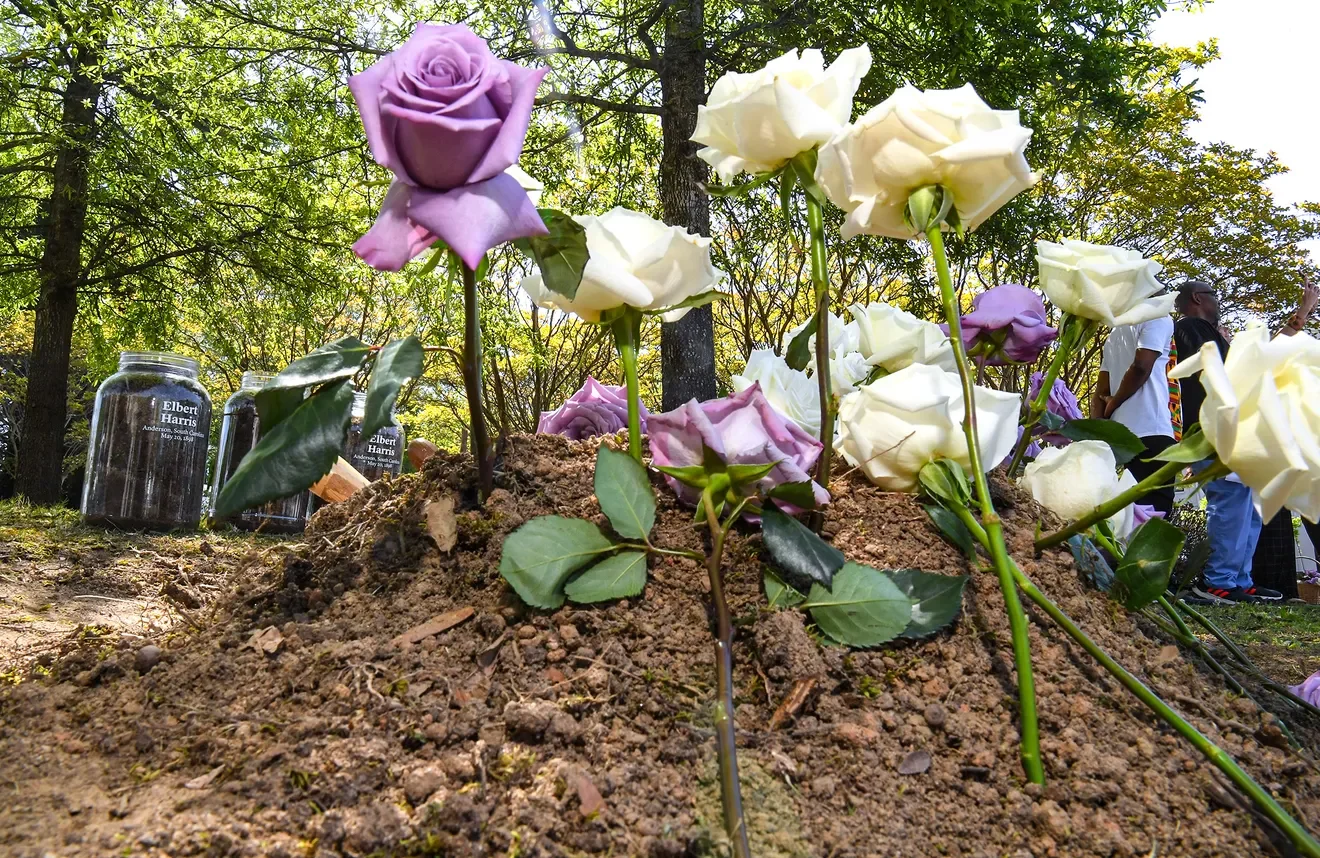 38c538b9-6b01-4934-8370-d3cee14fb363-0422_lynching_victim_remembered_162.webp