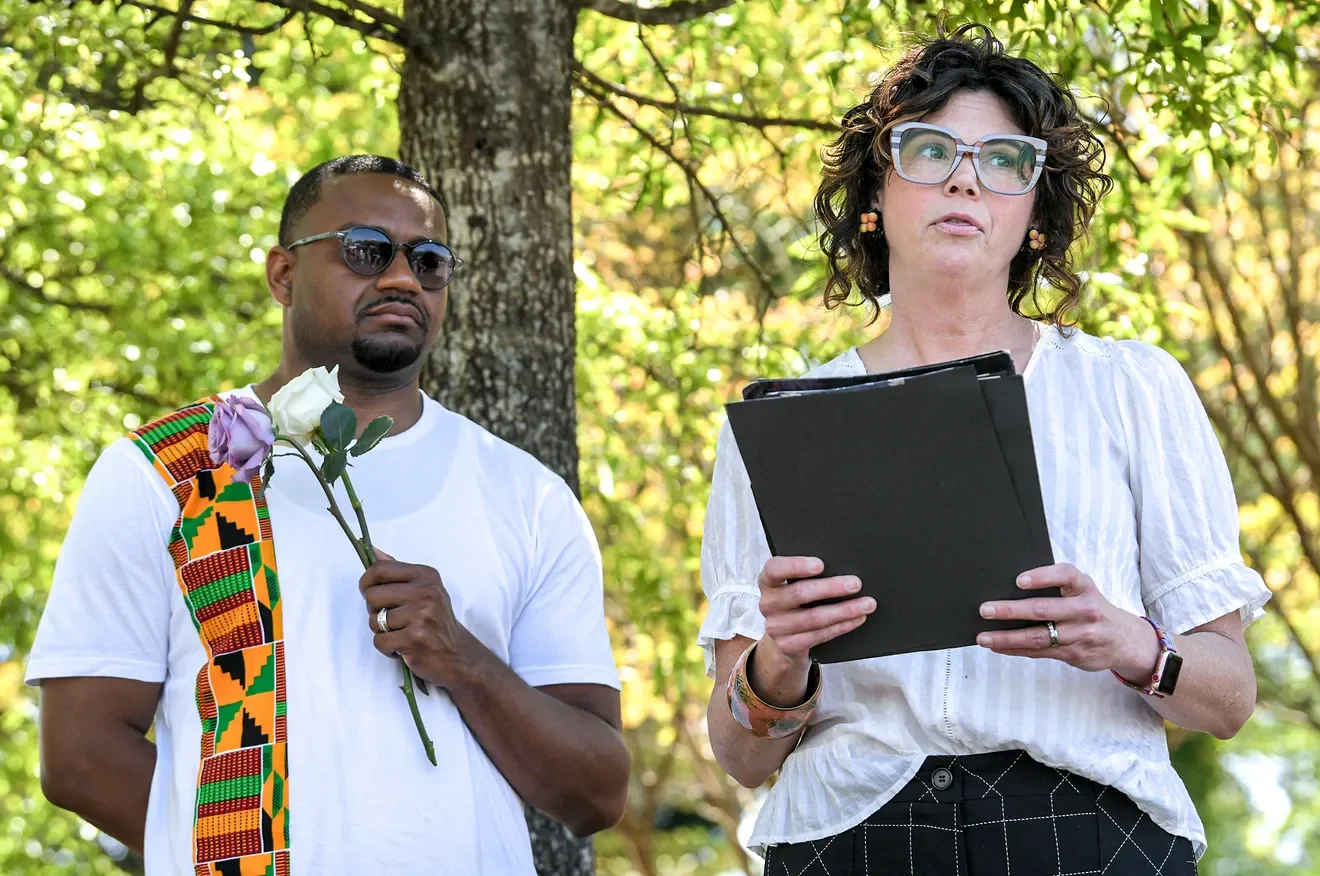 67178a7c-803e-4826-b2cc-7fa0ba0dee1b-0422_lynching_victim_remembered_237.webp