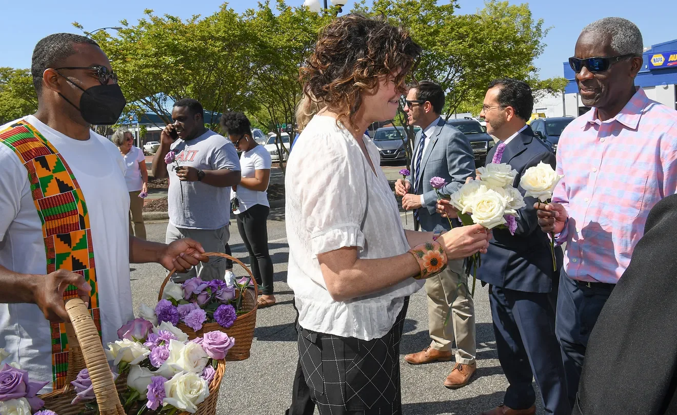 f31ed2da-b929-47eb-8888-1d0fcd362e03-0422_lynching_victim_remembered_052.webp