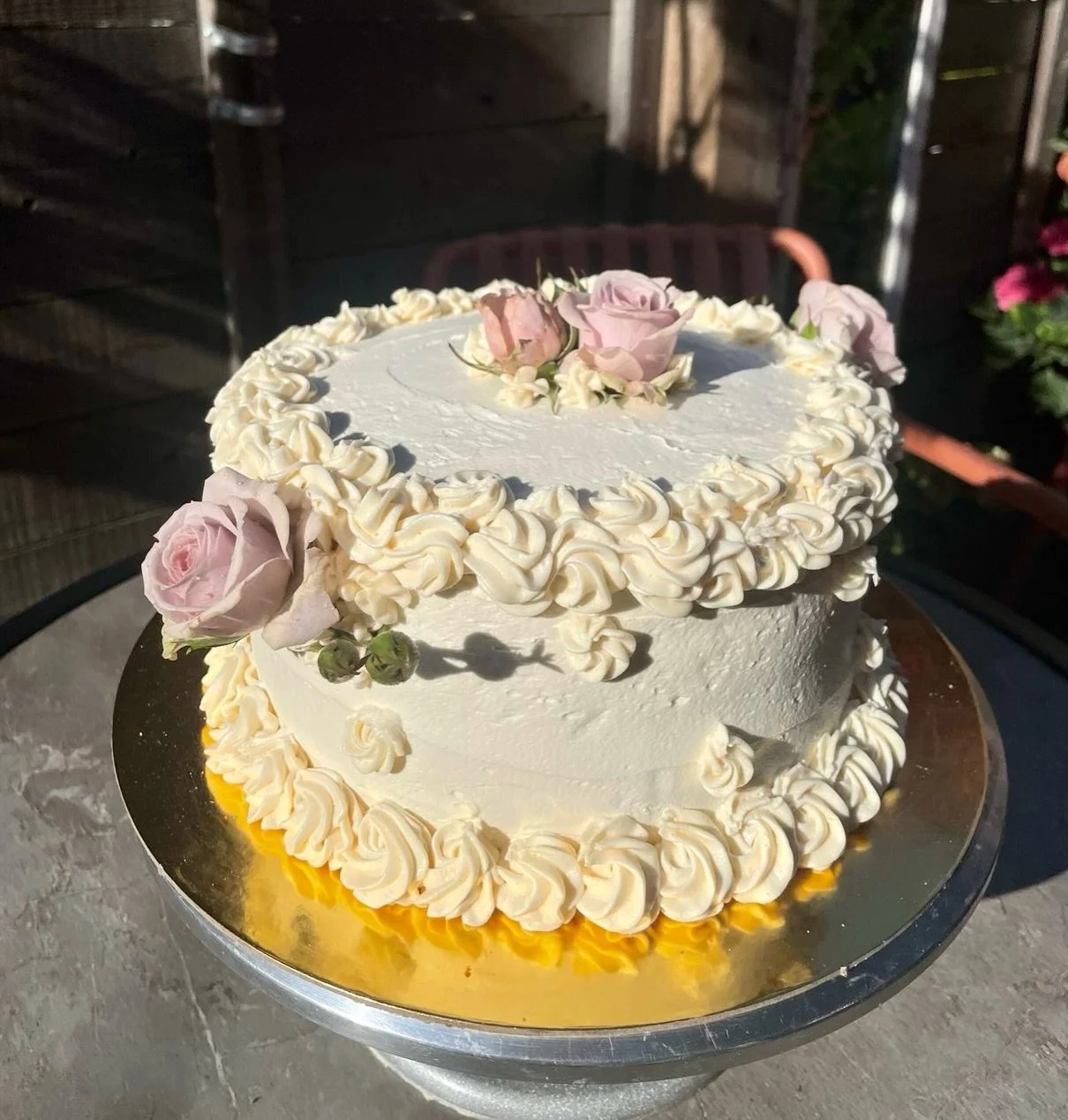 A beautiful cake for a beautiful occasion ✨ Happy long weekend, you beautiful people. 🫶 We love you