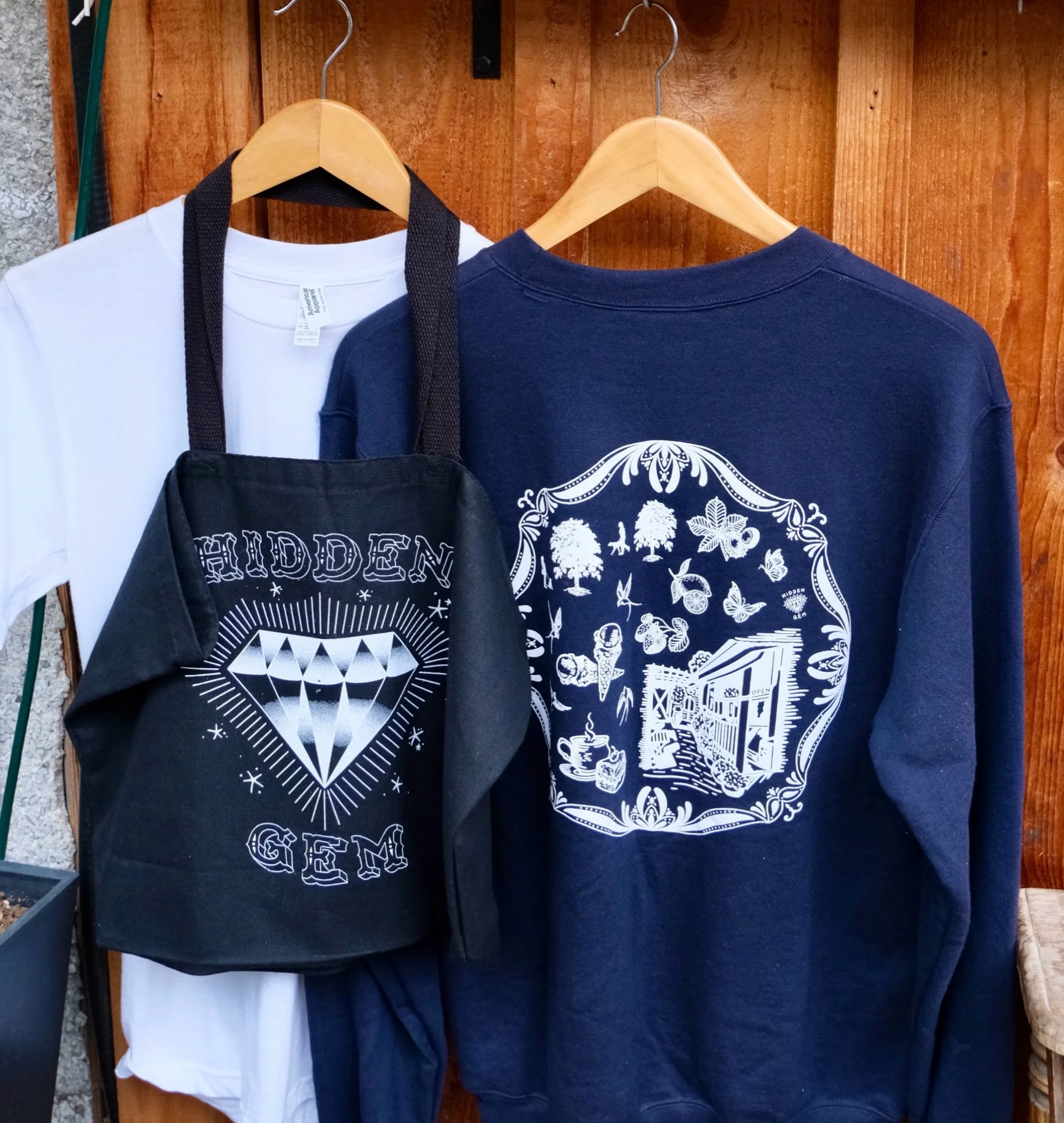 ✨ The last of the merch ✨

Grab a Hidden Gem x Cook St Village sweatshirt, T-shirt or tote before they&rsquo;re gone. Limited quantities and sizes available&hellip; except for the totes. Those fit everyone ;)

Artwork by @riokanekidesign
