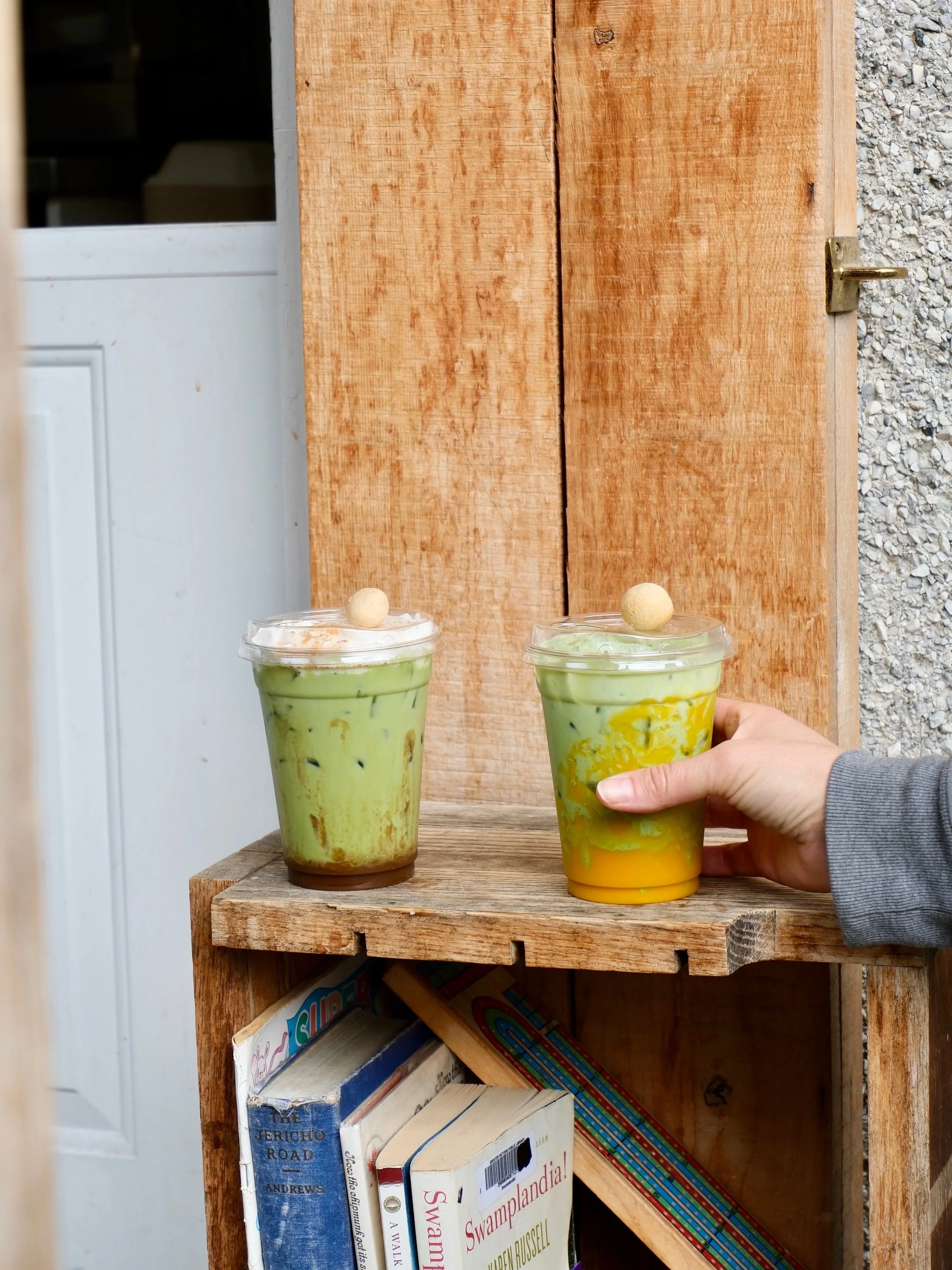 the &ldquo;correct&rdquo; way to grab your drink at The Hidden Gem ✨ (swipe 👉) 🤭 there&rsquo;s no right or wrong, folks. just a simple way to ensure that delicious cookie ball makes it into your mouth 👍