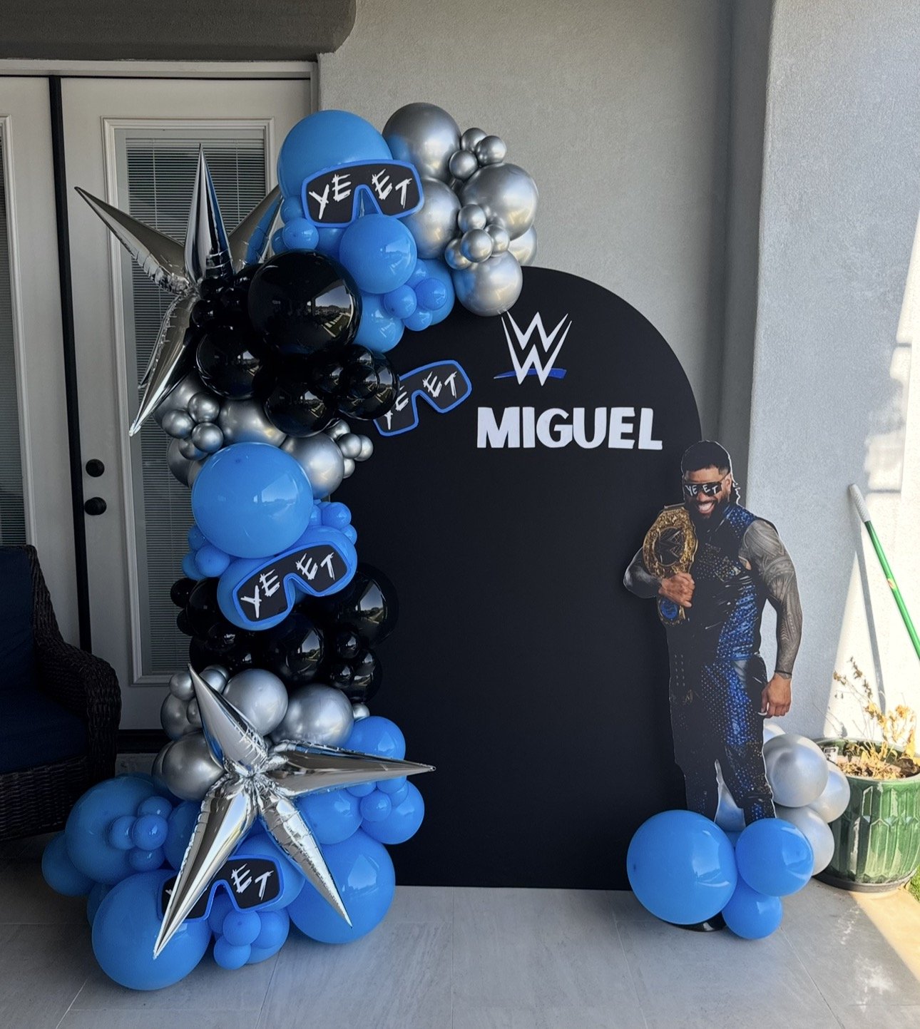 WWE fans loved this wrestling themed Backdrop & balloon setup featuring WWE star Jey Uso prop