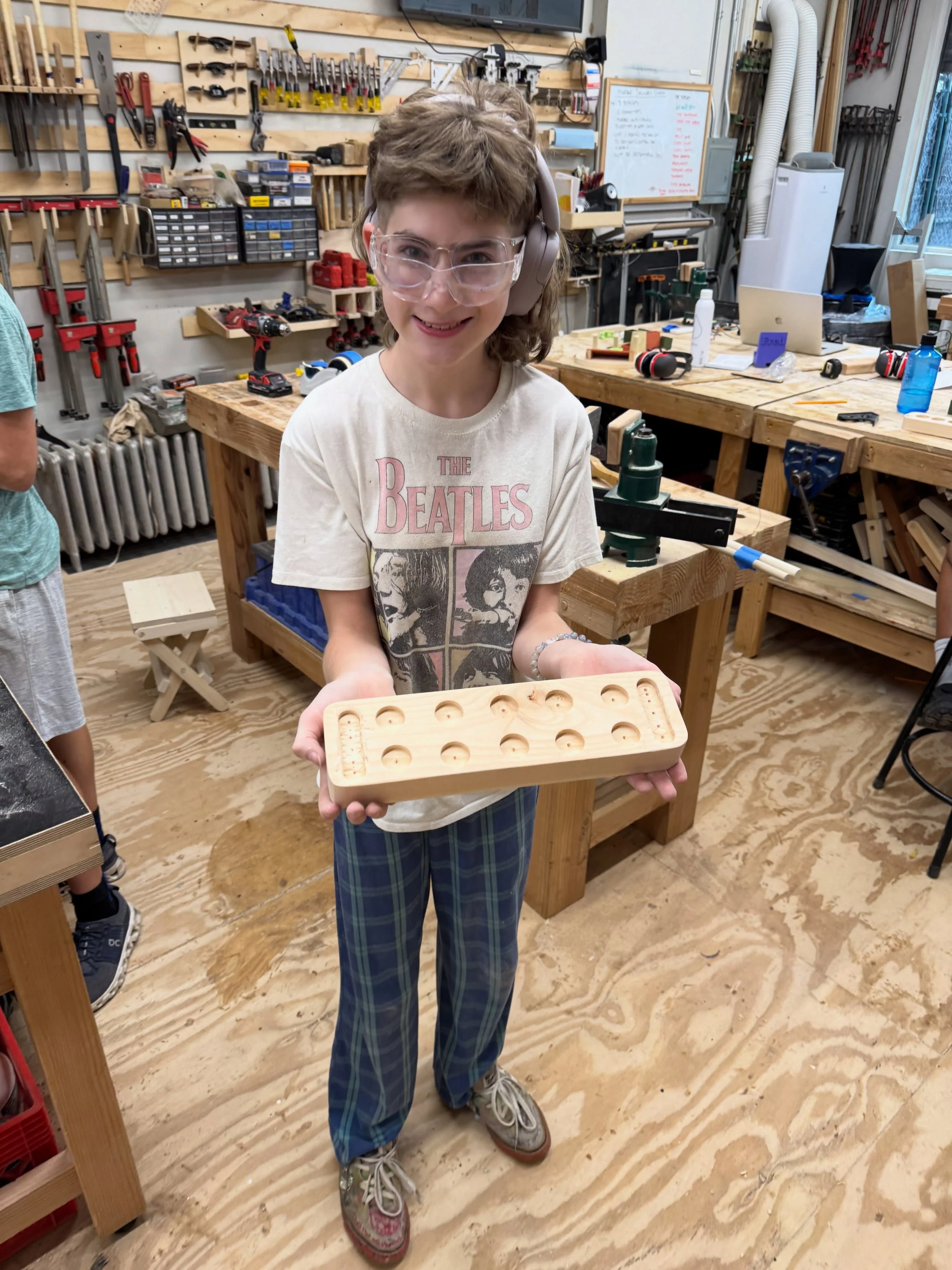 Awesome end to our very first workshop! Students leveled up in Tinkercad, modeling screwdrivers and printing to gauge accuracy. Closing things out with a Sim Lab challenge. After completing our folding camp stools and coat racks, we had time for an i