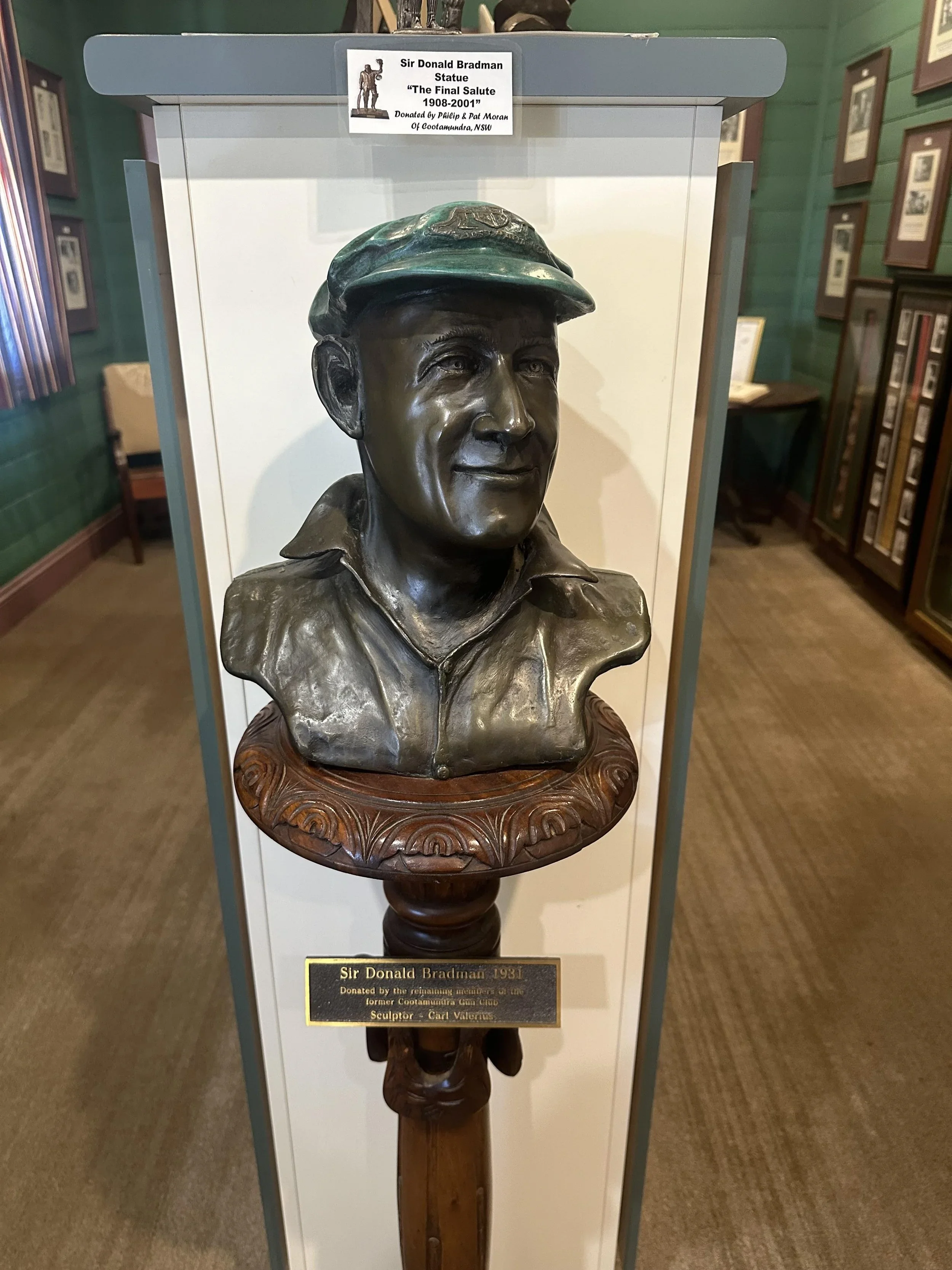 Donald+Bradman+bust.webp