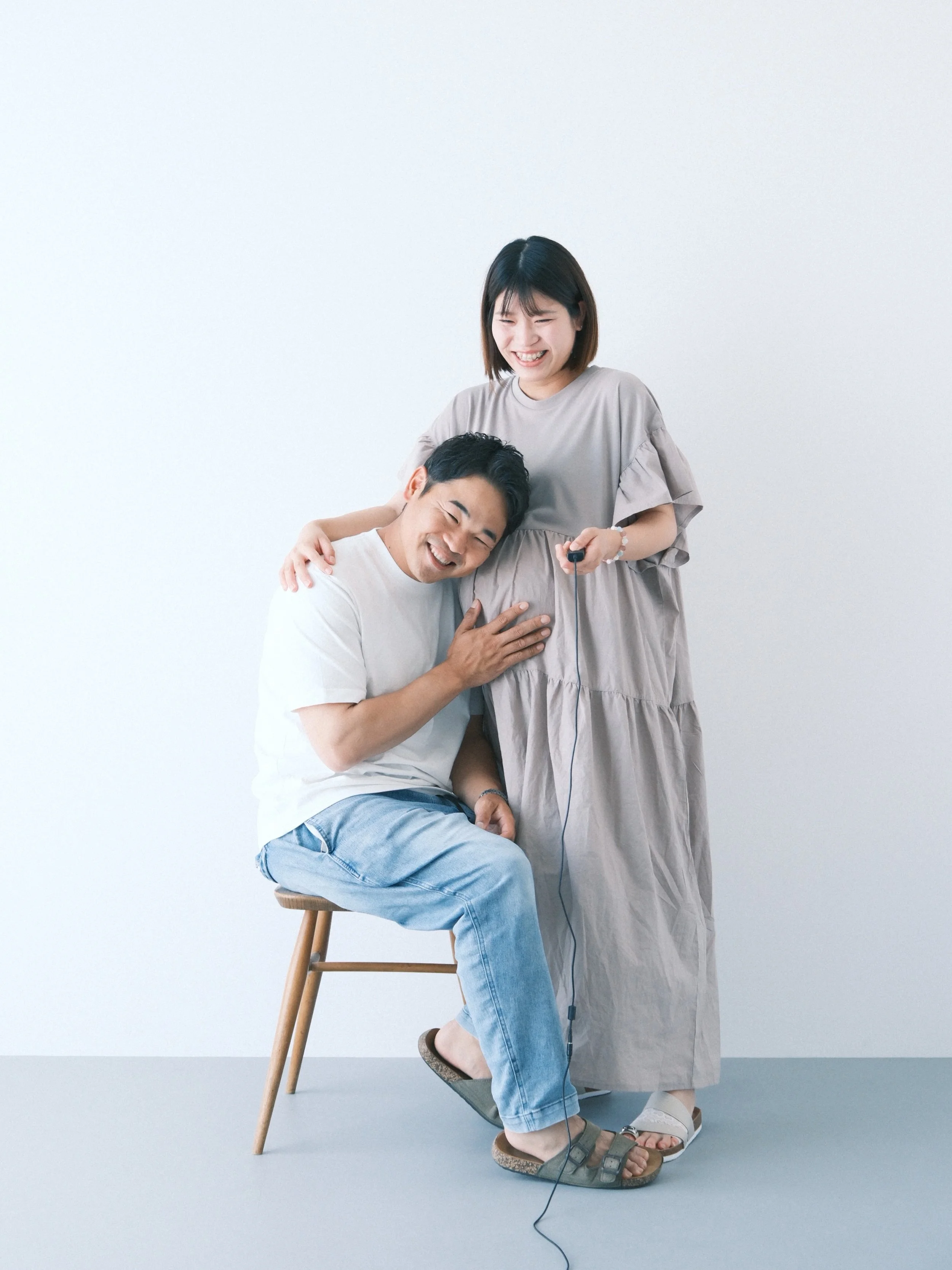 こんにちは、ミニュのあやのです♪
先日、もうすぐ新しい命を迎える、とっても素敵なご夫婦がセルフフォトにお越しくださいました 🌱
赤ちゃんが産まれる前の「二人だけの時間」って、振り返ると本当に今だけの、かけがえのない特別な時間ですよね。
お二人の今しか見られない優しくワクワクした表情がたくさん溢れていました☺️
「マタニティフォトを撮りたいけれど、カメラマンの前だとちょっと恥ずかしいな&hellip;」という方も、パパが撮ってくれるセルフフォトおすすめです👌

セルフフォトや、シンプルプランや