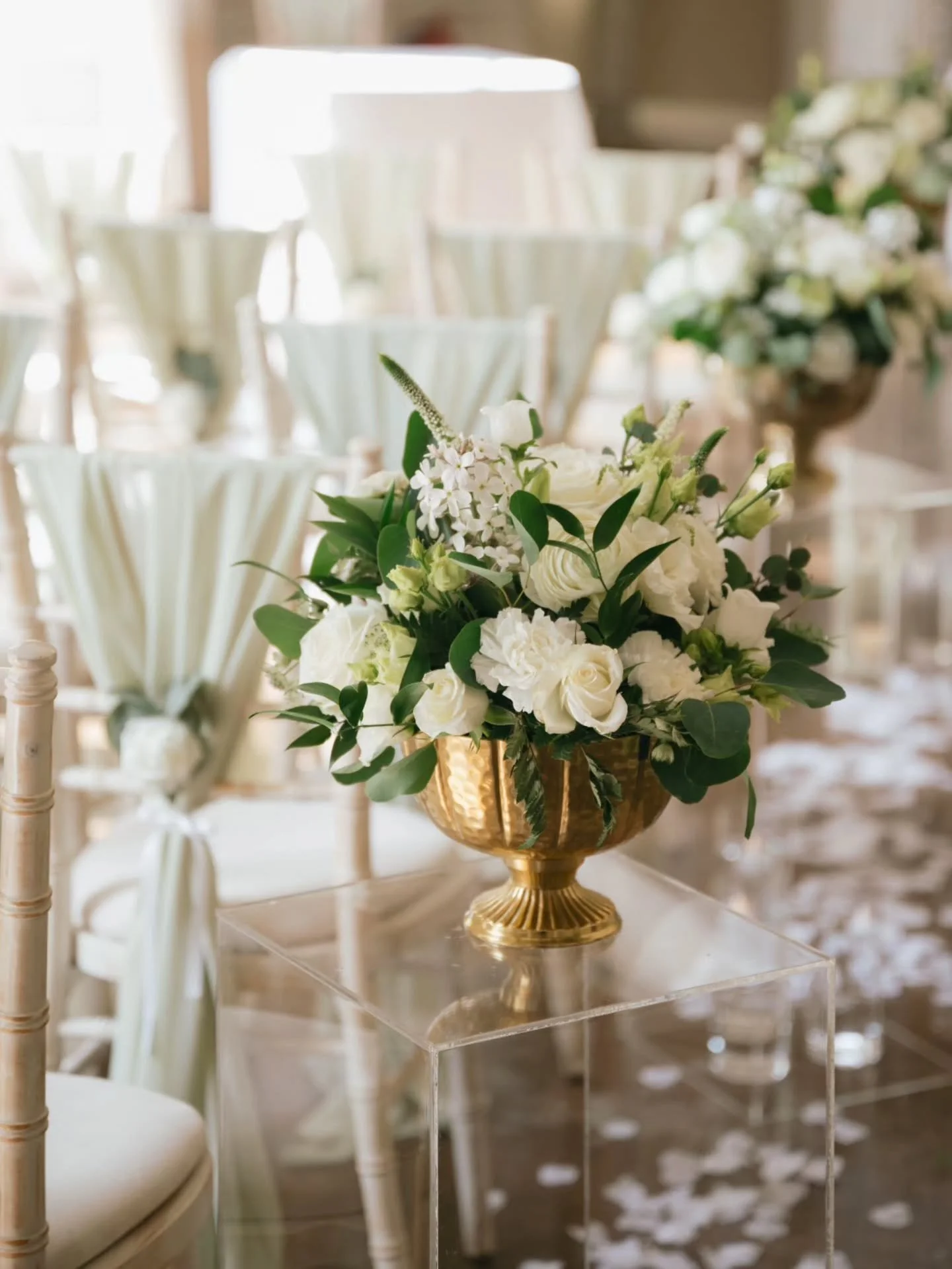 Low bowl arrangements are one of the most versatile floral designs for weddings and events.

These beautiful blooms started their day displayed on plinths lining the aisle, creating a stunning ceremony backdrop. After the vows, they were effortlessly