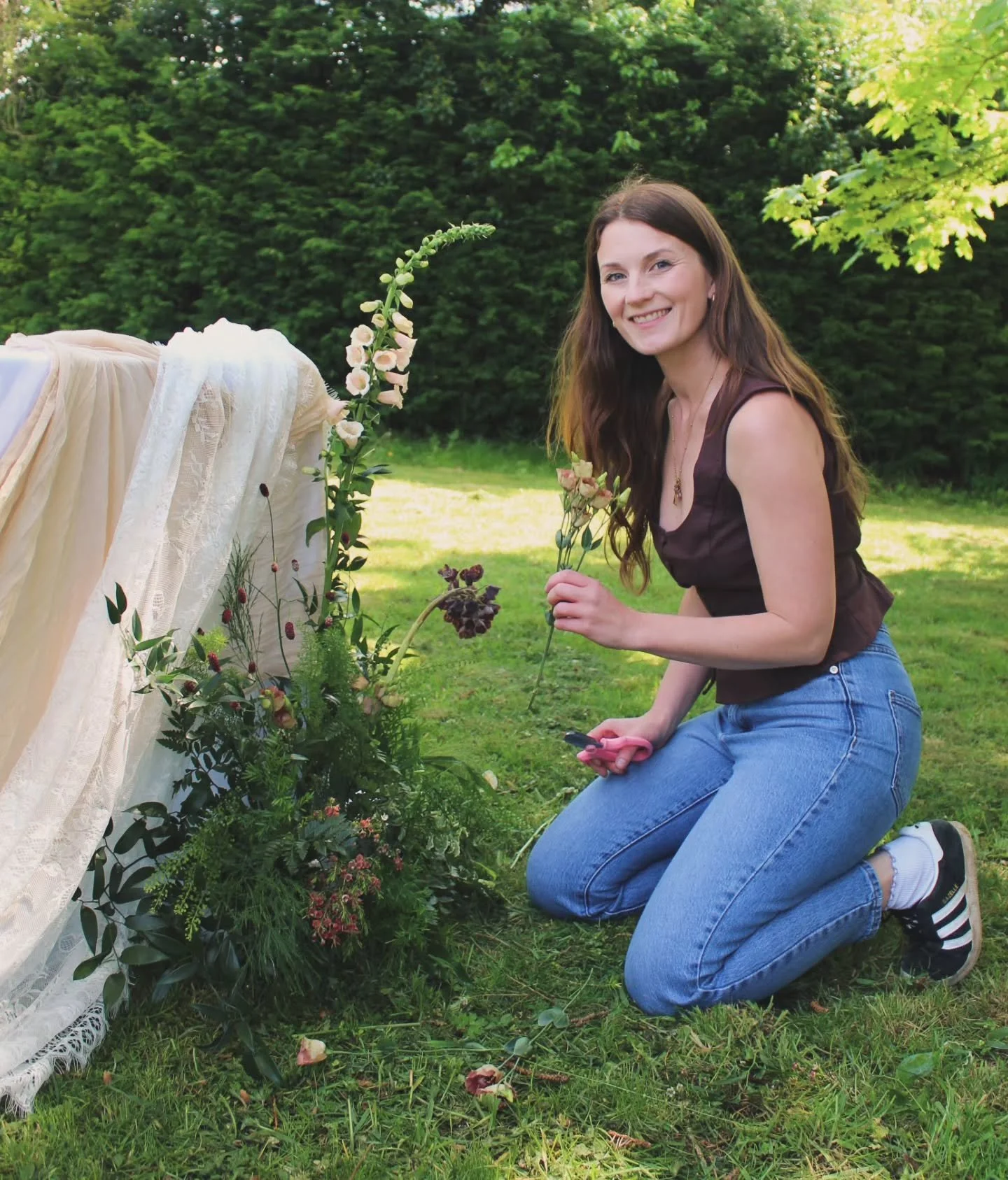 Hi 👋🏻 if you&rsquo;re new here!

As autumn starts to loom and lots of new faces have joined me recently, I thought it was the perfect time to reintroduce myself&hellip; 🤍

I&rsquo;m Amy &mdash; the creative hands behind Chosen View Floristry.

I&r