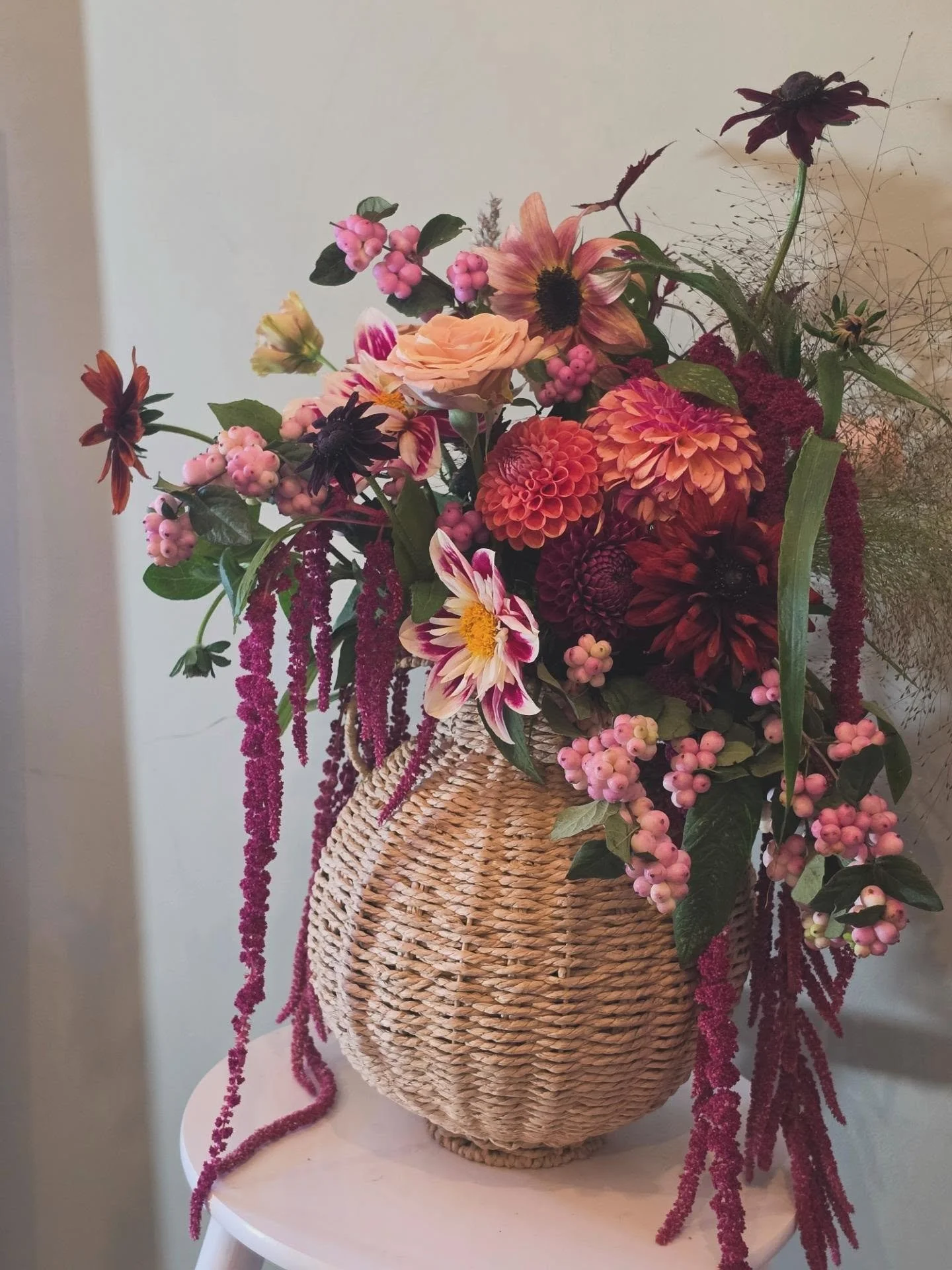 A little autumnal moment. 

Created back in early September, this basket of blooms was made to sit on the bar @strettonmanorbarn &mdash; a little floral moment tucked into the venue to make the space feel that bit more personal.

I love using unexpec
