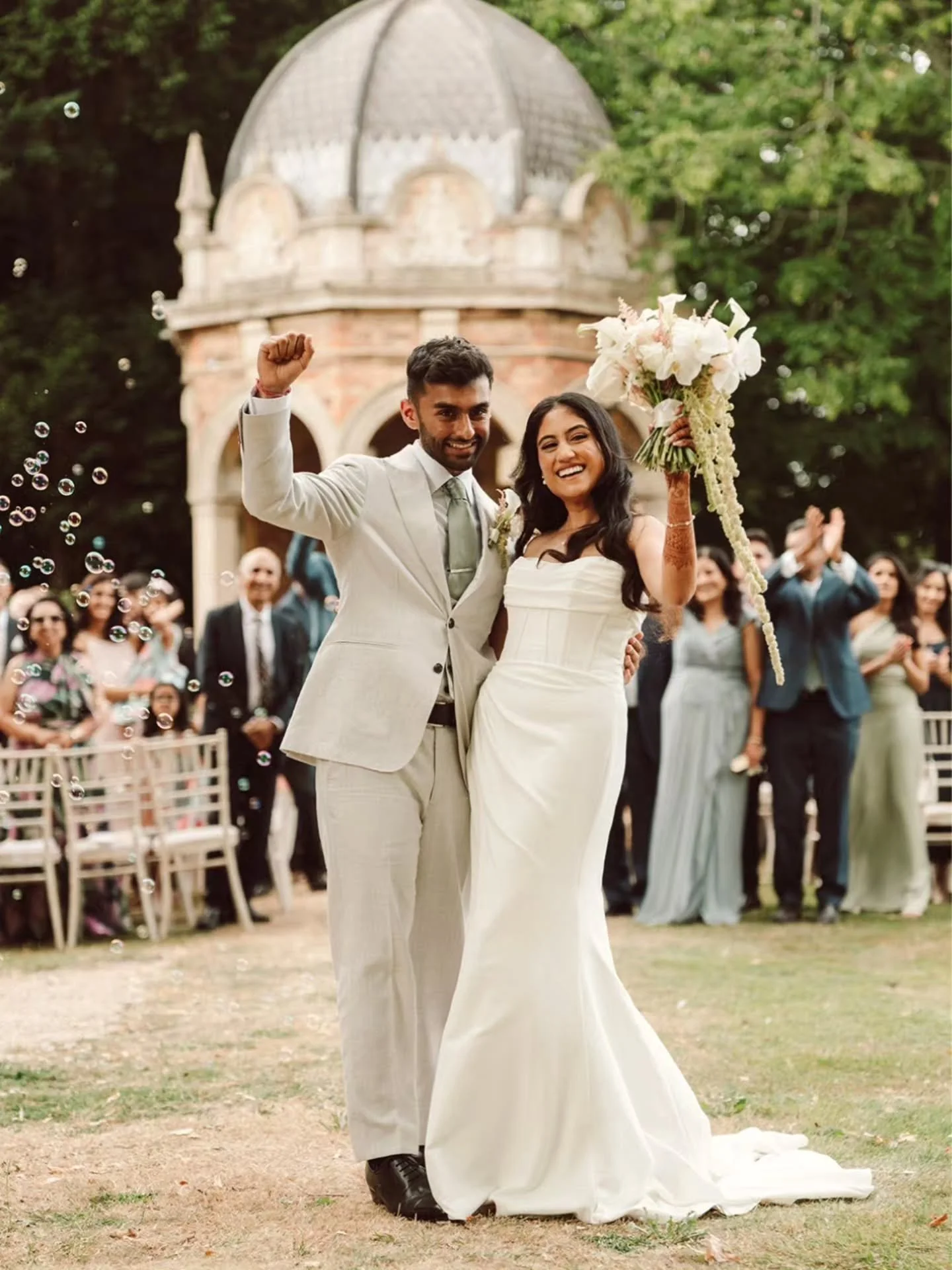 Sonam &amp; Jay at @renaissance_kelham in August. 

One of those couples who are just the warmest people from start to finish. 

A bouquet as elegant as the bride holding it. Captured so beautifully by @rahulkhona.

Venue @renaissance_kelham 
Planner