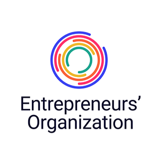 Farbiges kreisförmiges Logo der Entrepreneurs' Organization mit textlicher Beschriftung