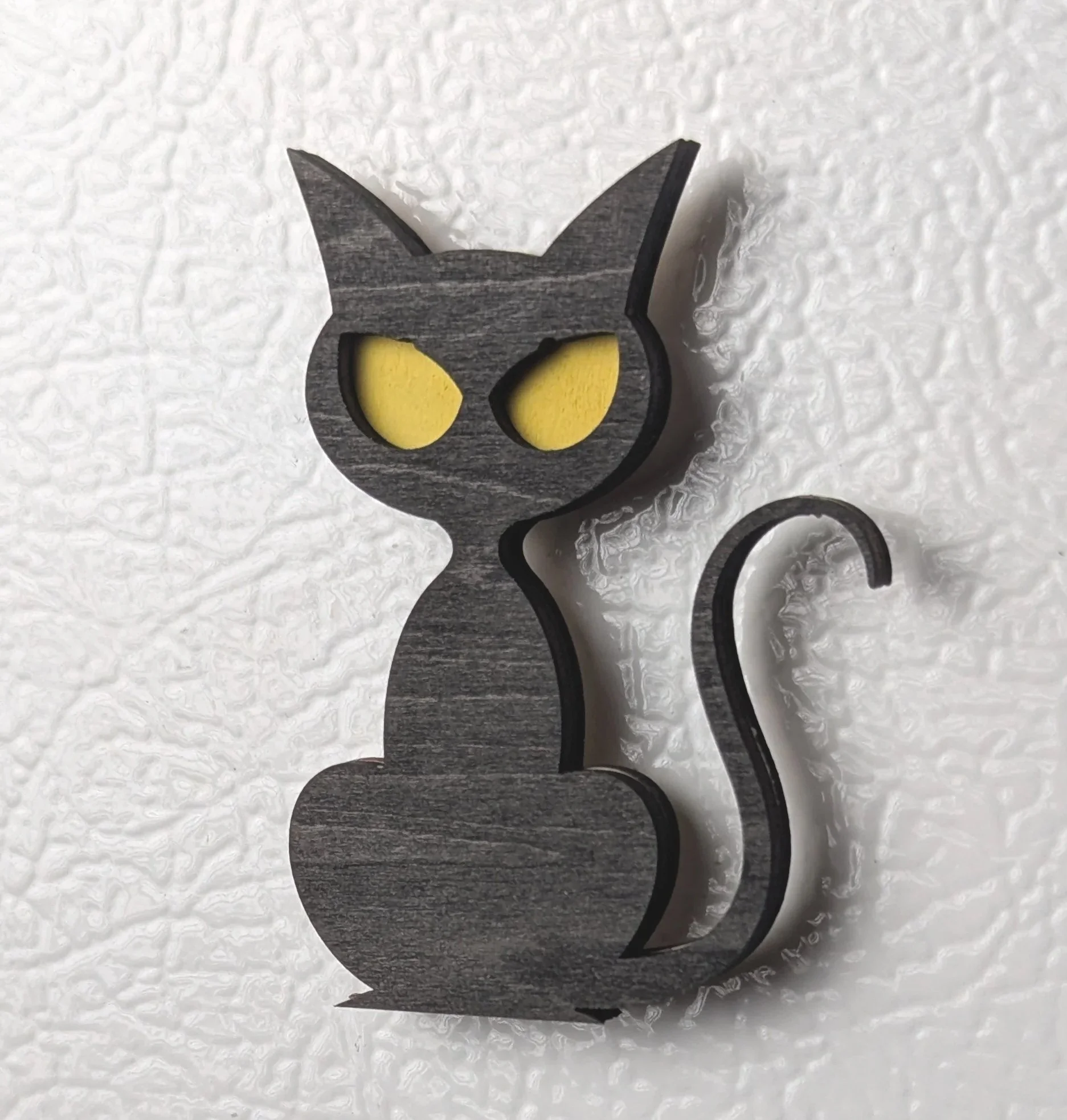 Cat-Scary-Eyes-on-Fridge.jpg