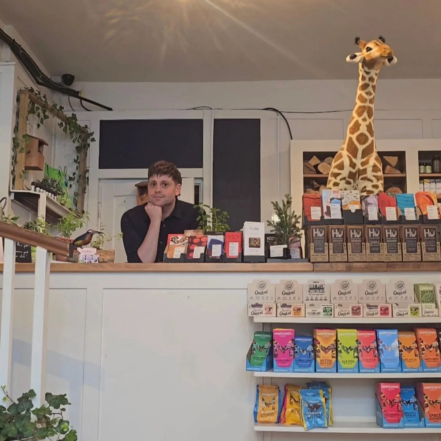 Some customers know exactly what they want. Hilda is one of them.🦒