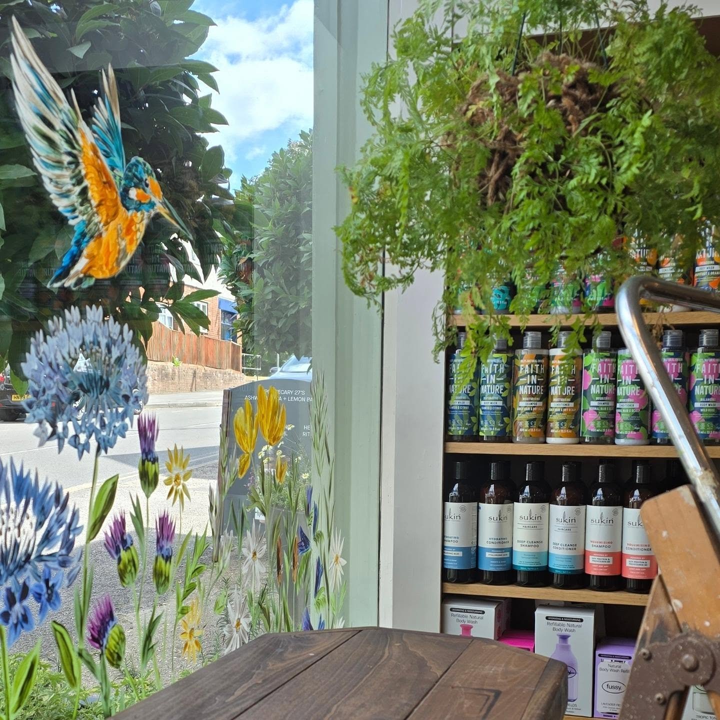 Second week of the summer holidays &mdash; and we're thinking of every parent currently counting down to September. 😅

If you need a little dose of calm, the door's open. Drop in any time.

#apothecary27 #haslemere #surrey #summerholidays #independe