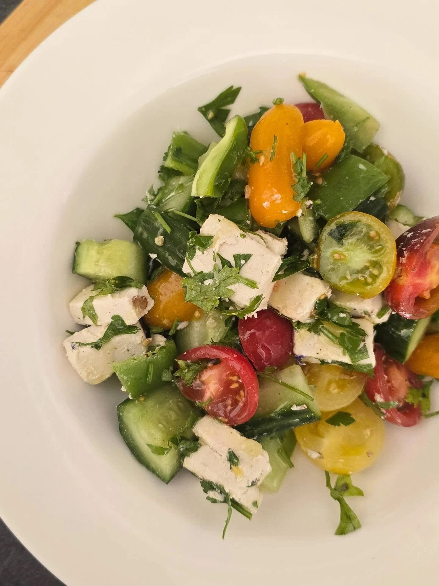 when you don't have any fresh orgeano...you improvise.

@kindaco summer truffle vegan cheese and a few drops of the oh-so powerful pure oregano oil bring this greek inspired salad to life 🍃