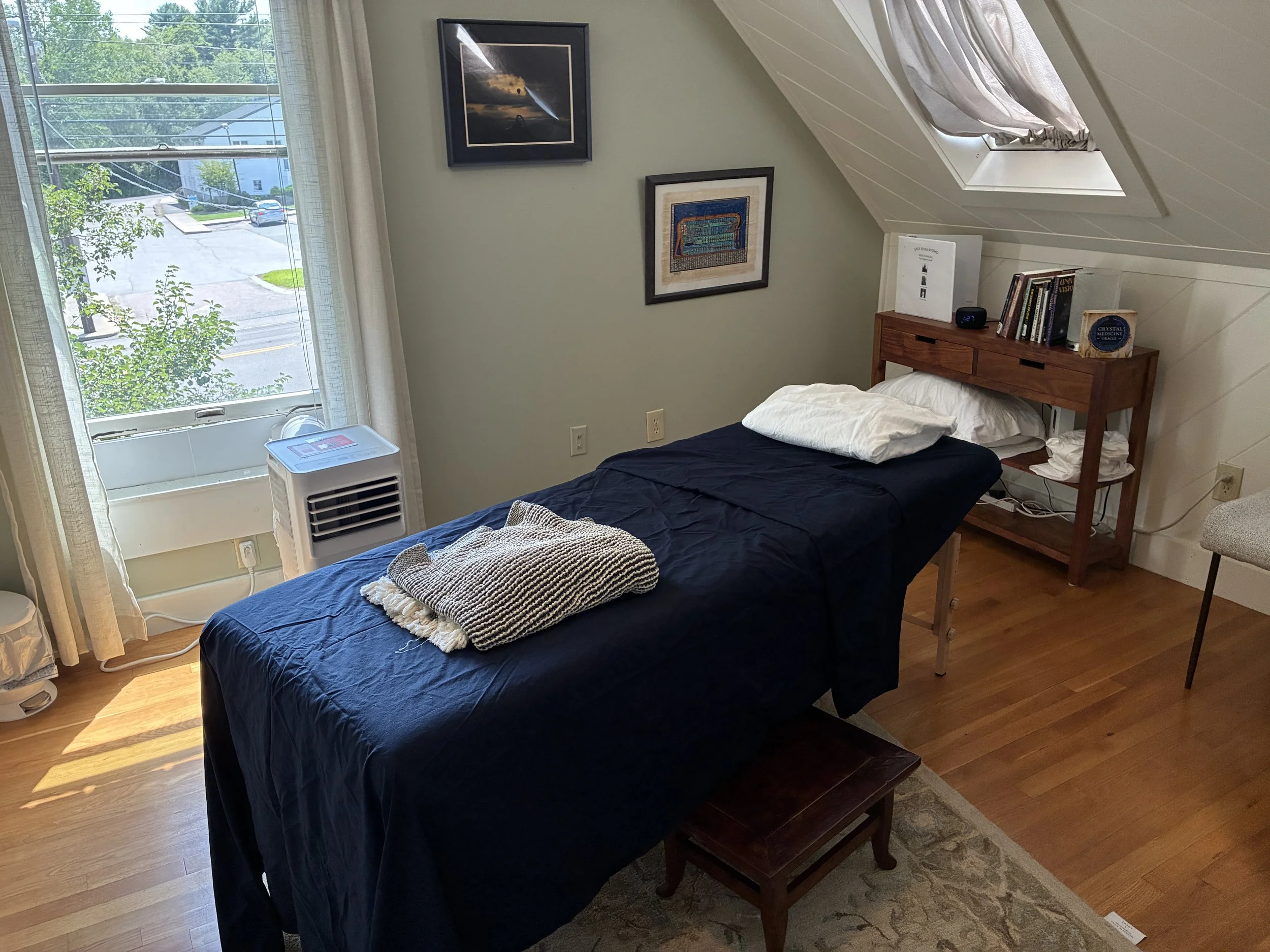 Reiki table