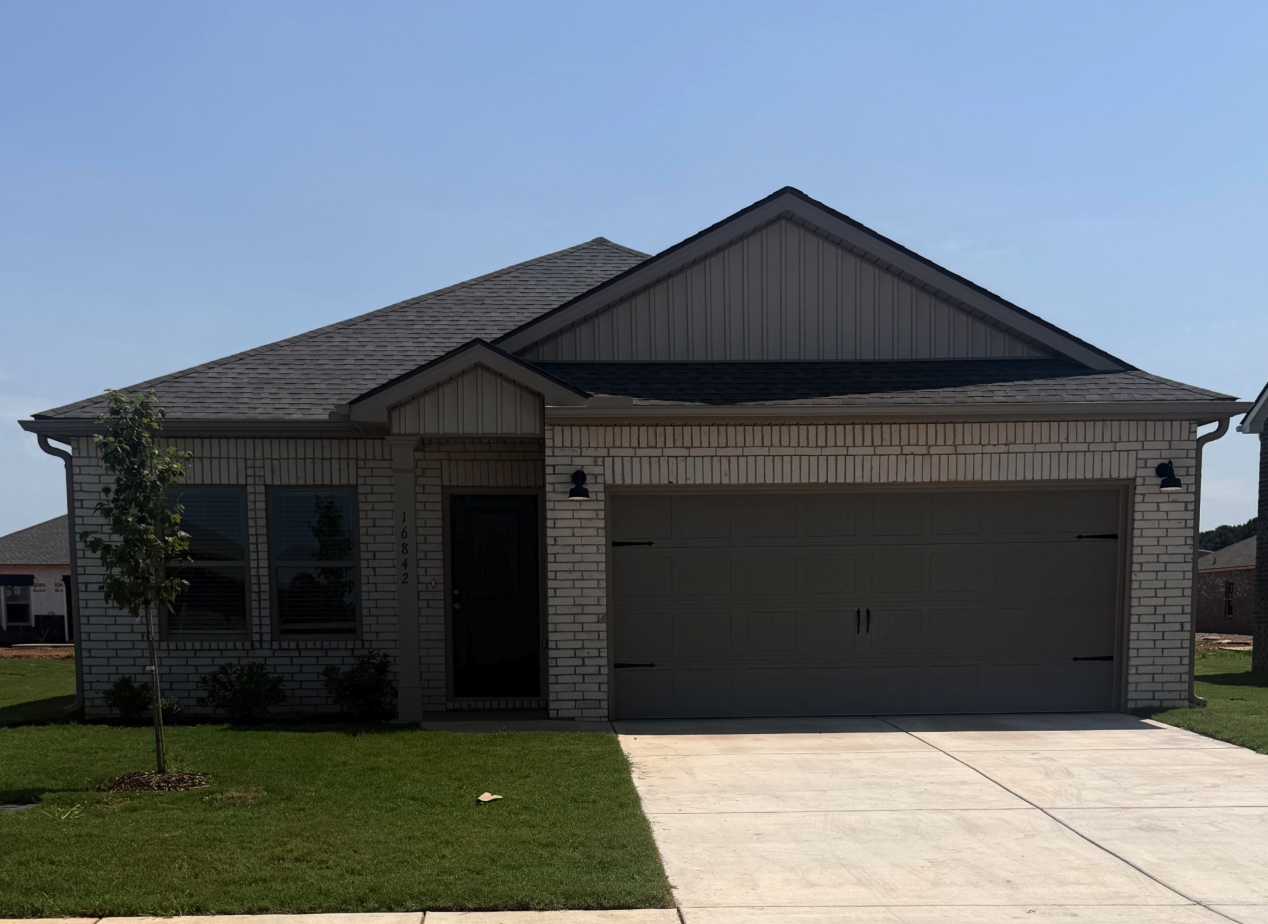 ‍16842 Orleans Dr        Athens, AL 35611