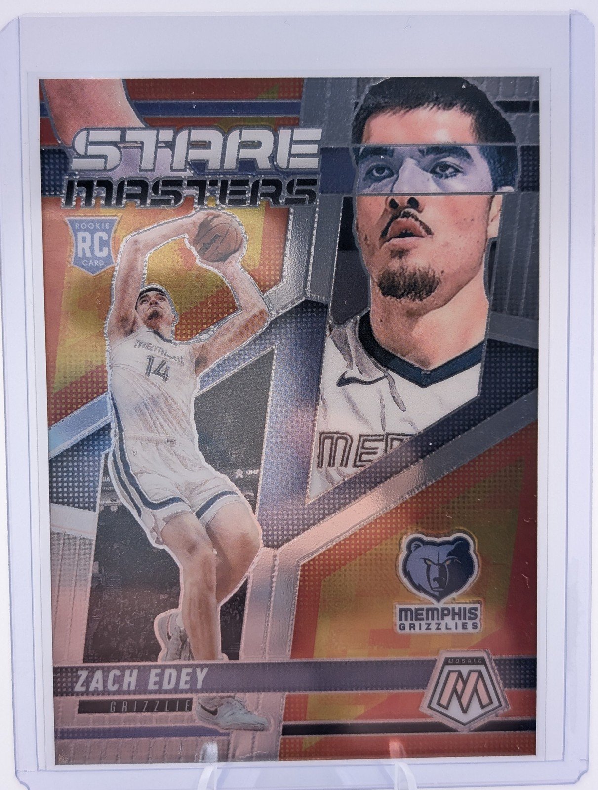 Front of 2024-25 Panini Mosaic #8 Zach Edey Stare Masters
