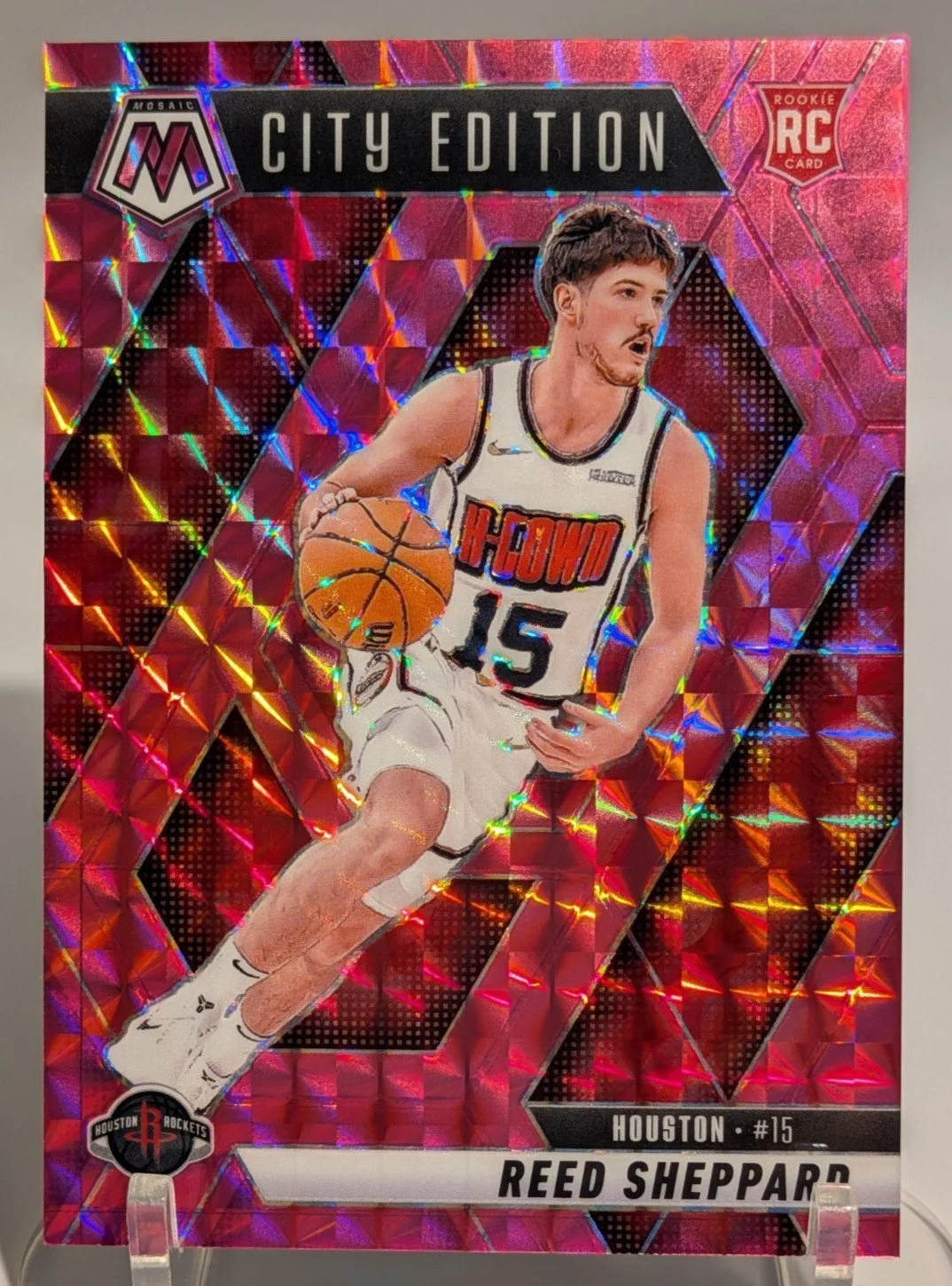 Front of 2024-25 Panini Mosaic #276 Reed Sheppard Pink Mosaic #/175