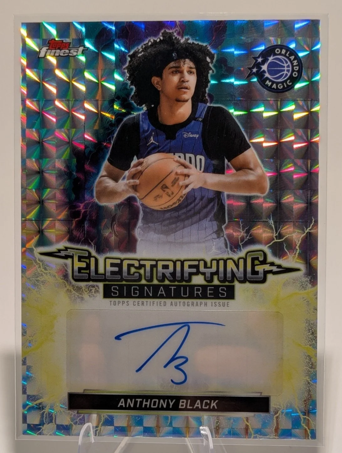 Front of 2025-26 Topps Finest Anthony Black Electrifying Signatures Geometric #ESG-AL