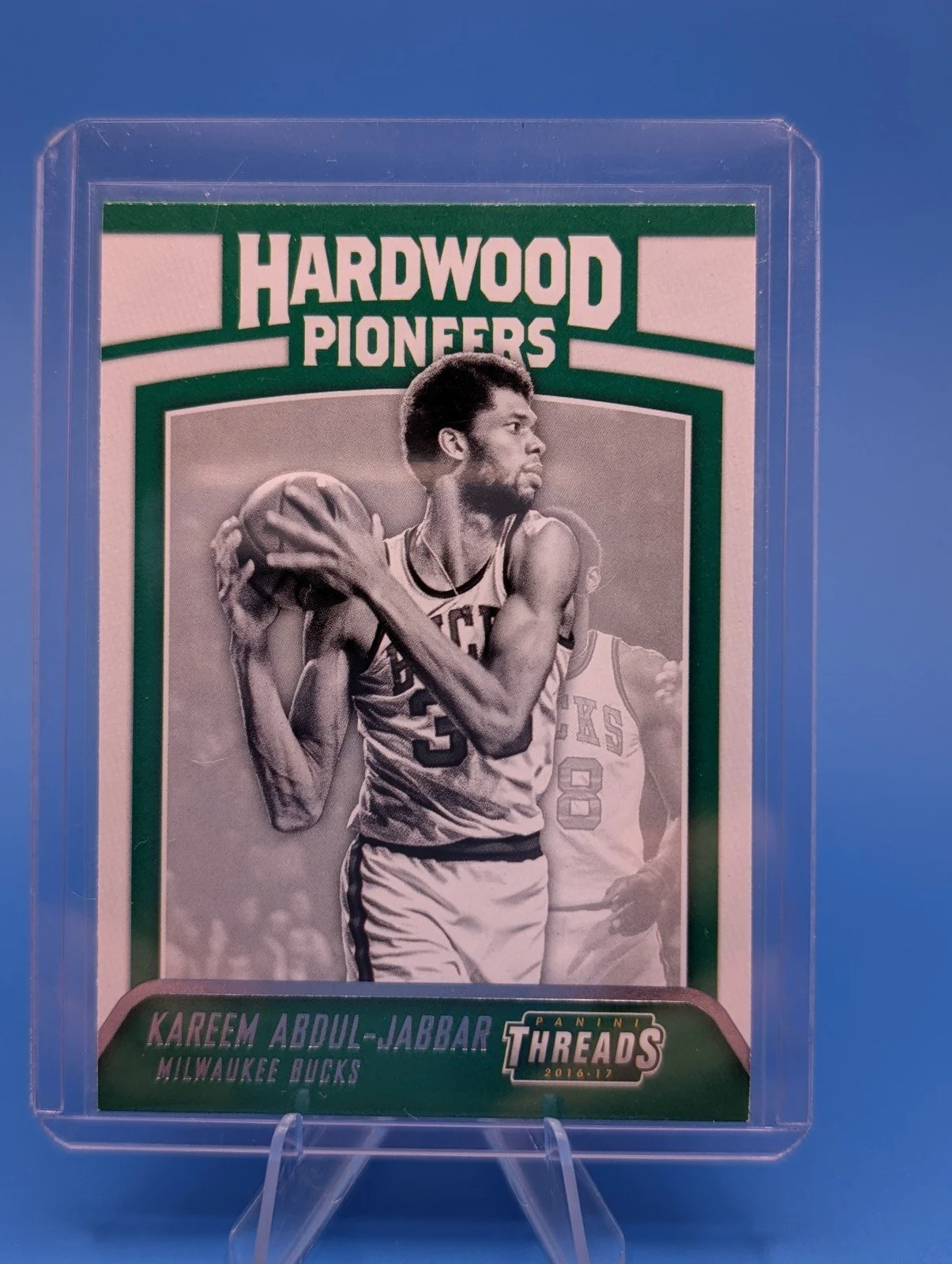 Front of 2016-17 Panini Threads #11 Kareem Abdul-Jabbar Hardwood Pioneers