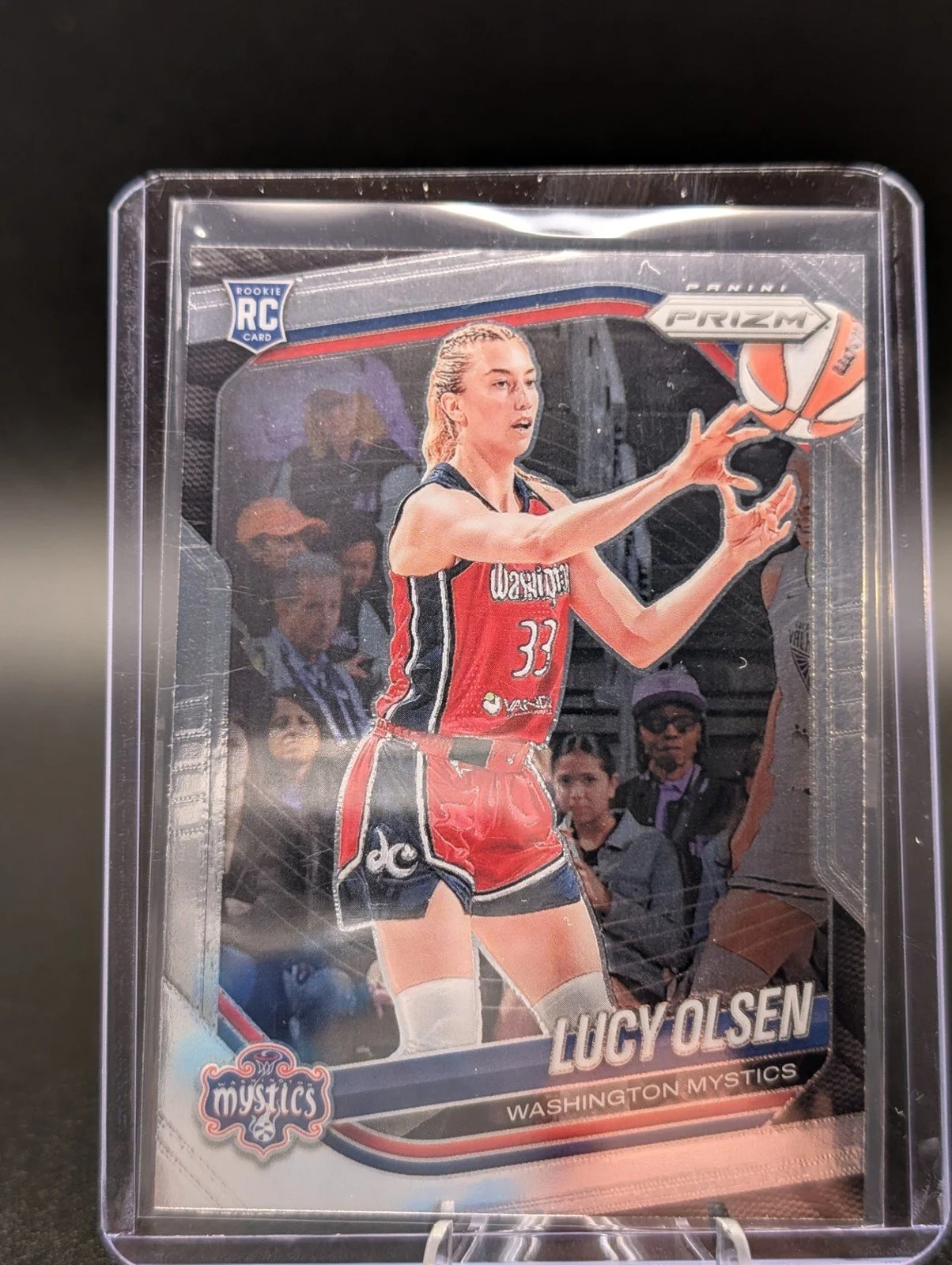 Front of 2025 Panini Prizm WNBA #104 Lucy Olsen