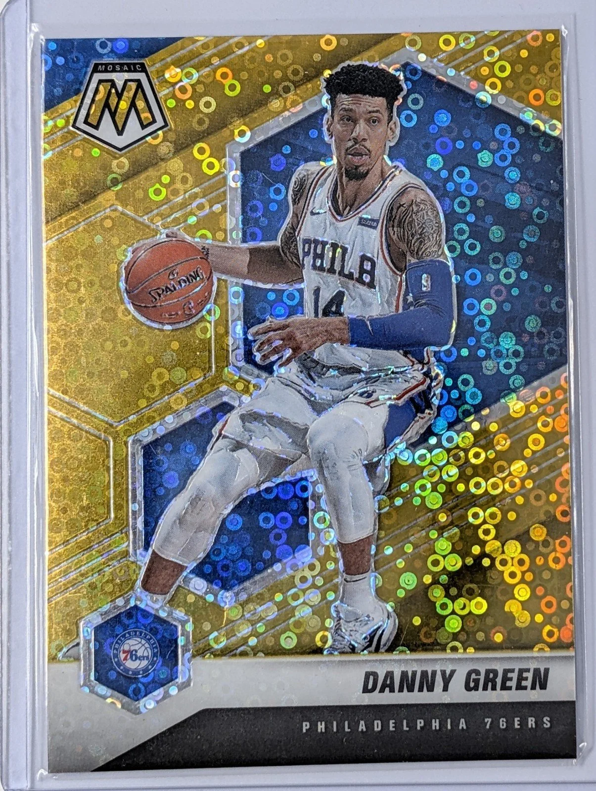 Front of 2020-21 Panini Mosaic #83 Danny Green /10 Mosaic Fast Break Gold