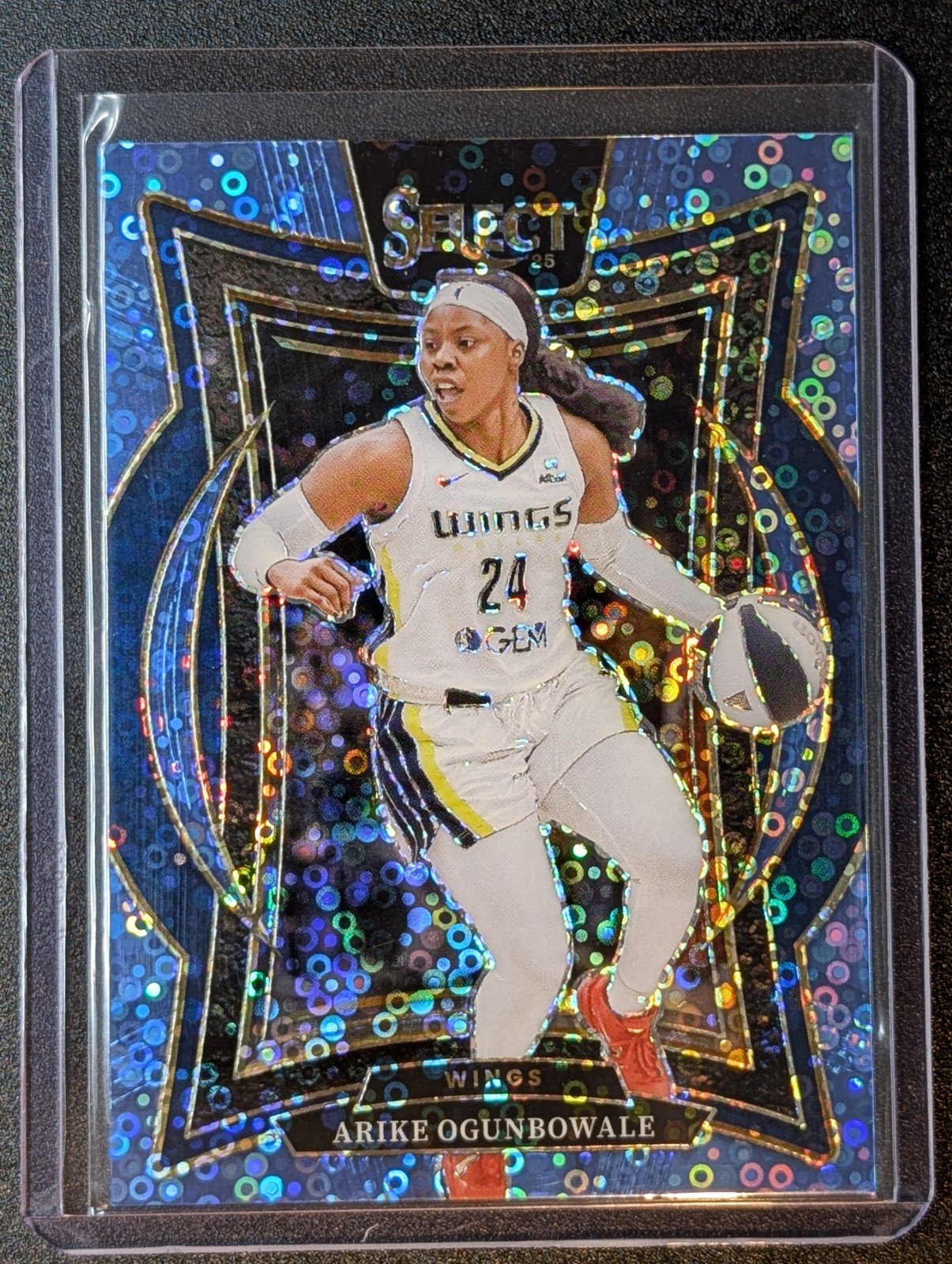 Front of 2025 Panini Select WNBA /125 Arike Ogunbowale Light Blue Disco Prizms #4