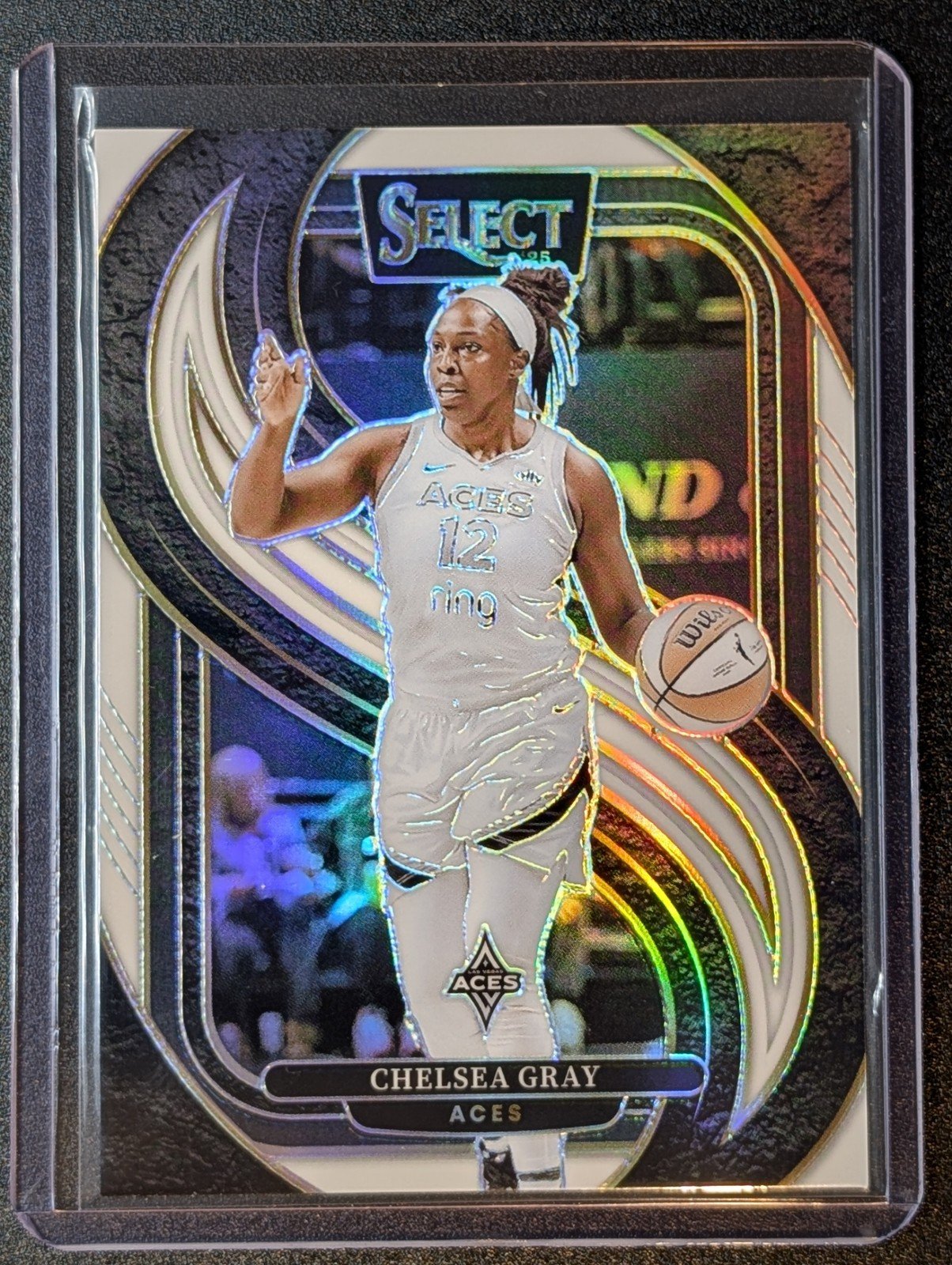 Front of JERSEY MATCH 12/99 Chelsea Gray Silver Prizm /99 2025 Select WNBA #128