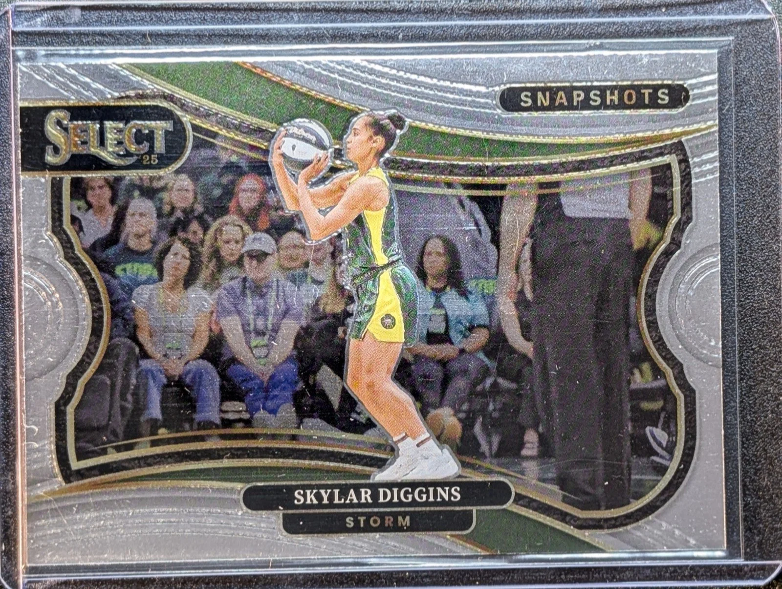 Front of 2025 Panini Select WNBA #8 Skylar Diggins Snapshots