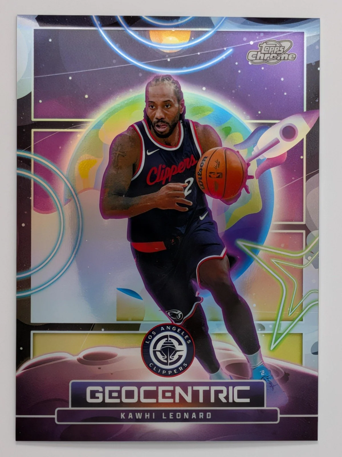 Front of 2025-26 Topps Chrome Cosmic #GE-17 Kawhi Leonard Geocentric SSP