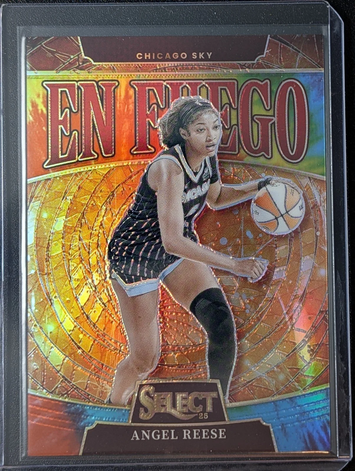 Front of 2025 Panini Select WNBA 8/25 ANGEL REESE EN FUEGO TIE-DYE PRIZM /25 Sky #13