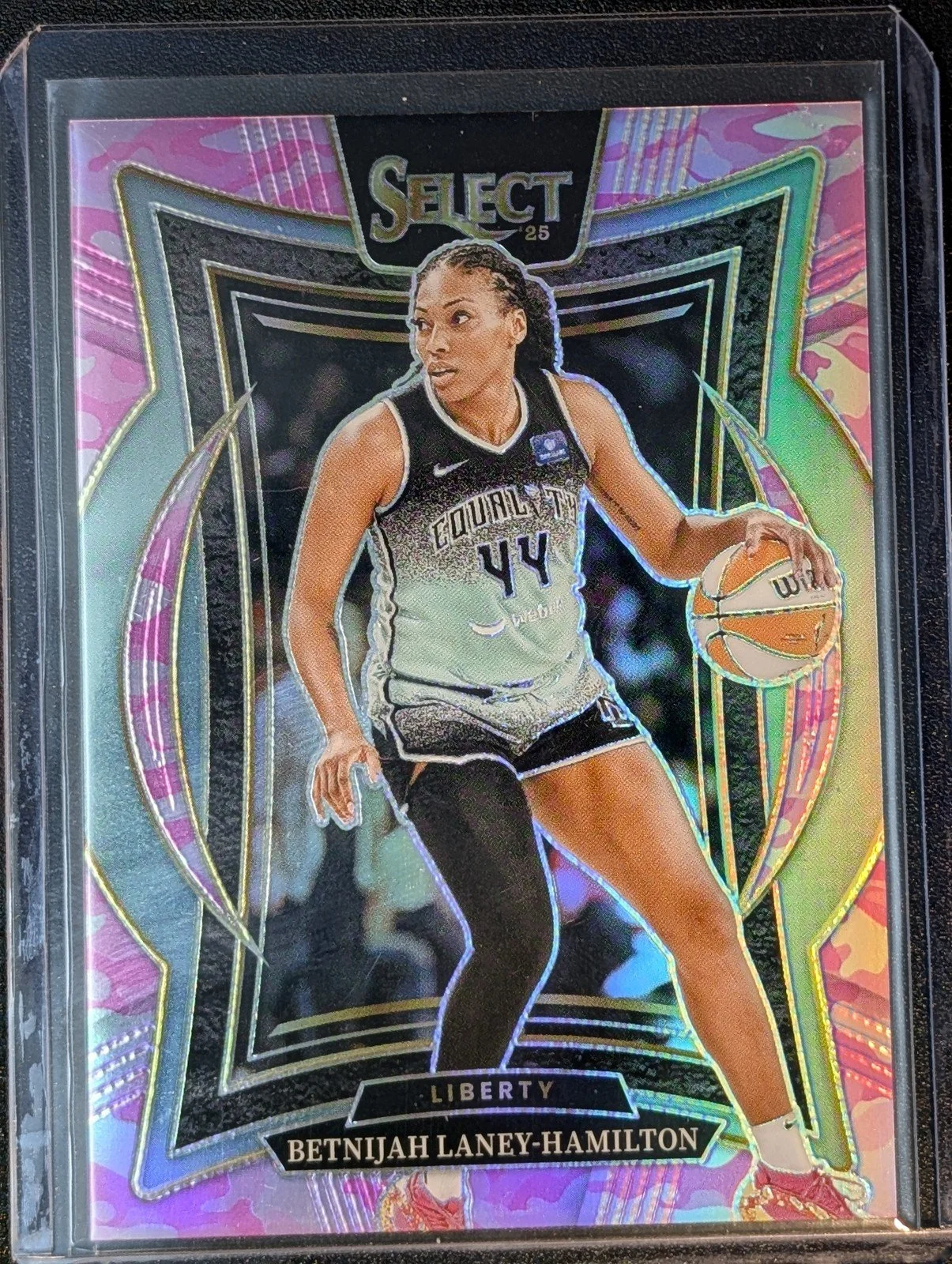 Front of 2025 Panini Select WNBA #47 Betnijah Laney-Hamilton Pink Camo /175