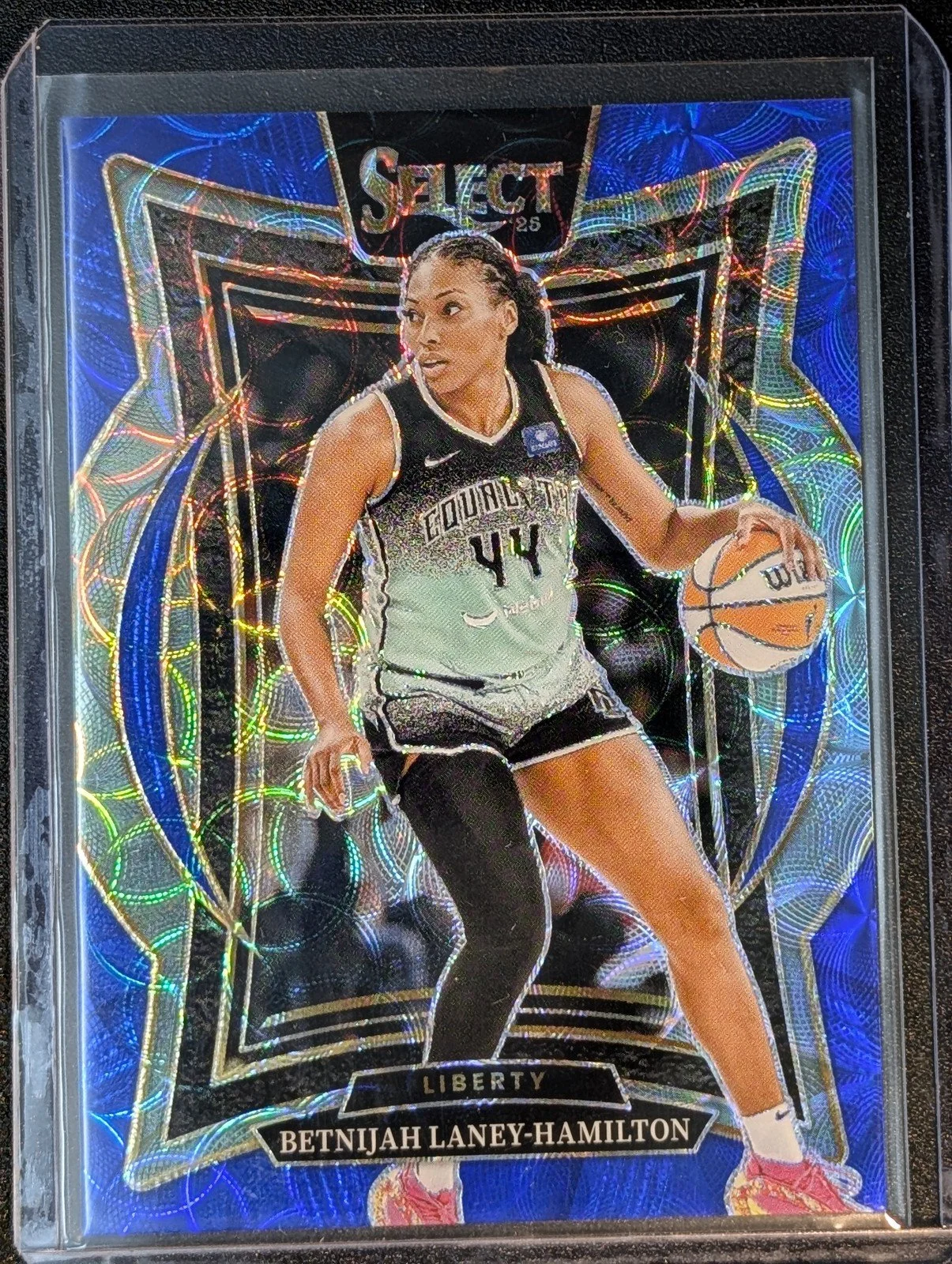 Front of 2025 Panini Select WNBA #47 Betnijah Laney-Hamilton Blue Scope /199