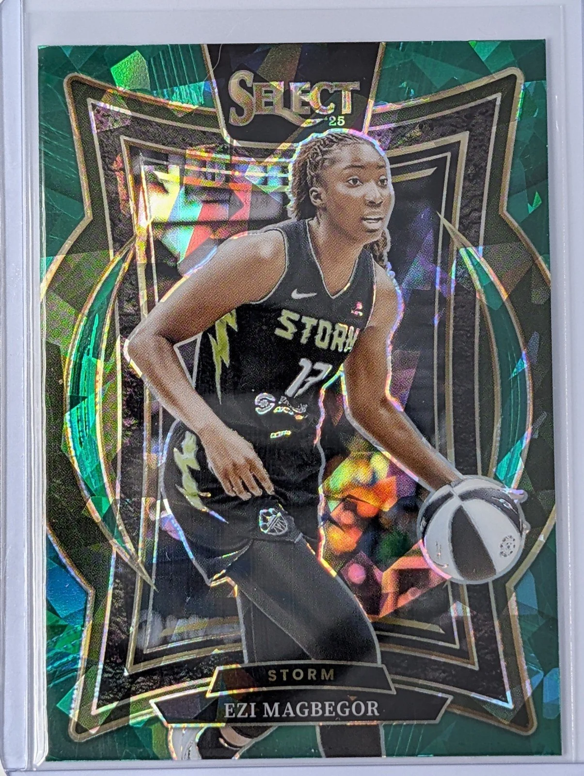 Front of 2025 Panini Select WNBA #75 Ezi Magbegor Green Ice Prizm