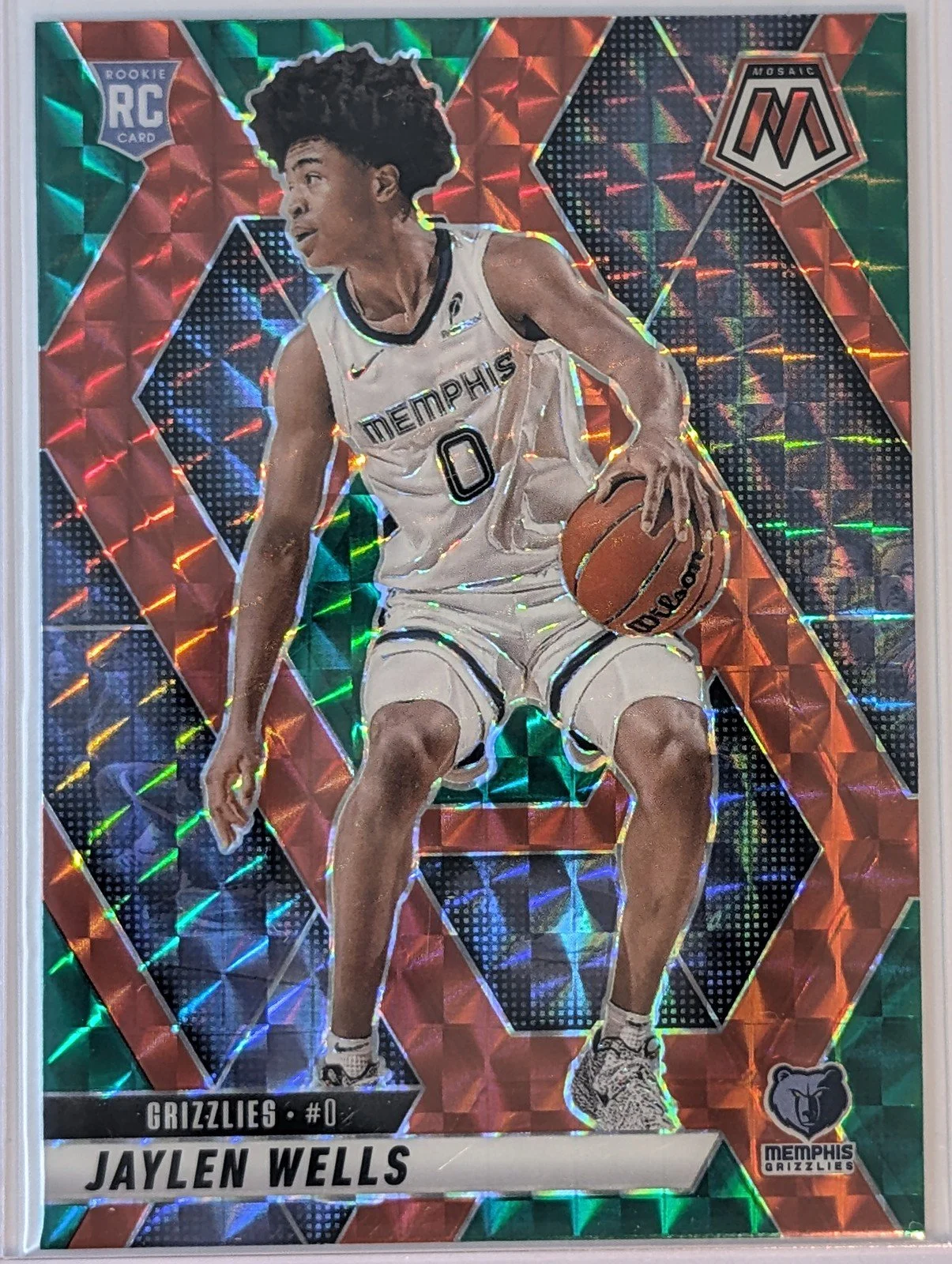 Front of 2024-25 Panini Mosaic #240 Jaylen Wells Choice Red and Green Mosaic
