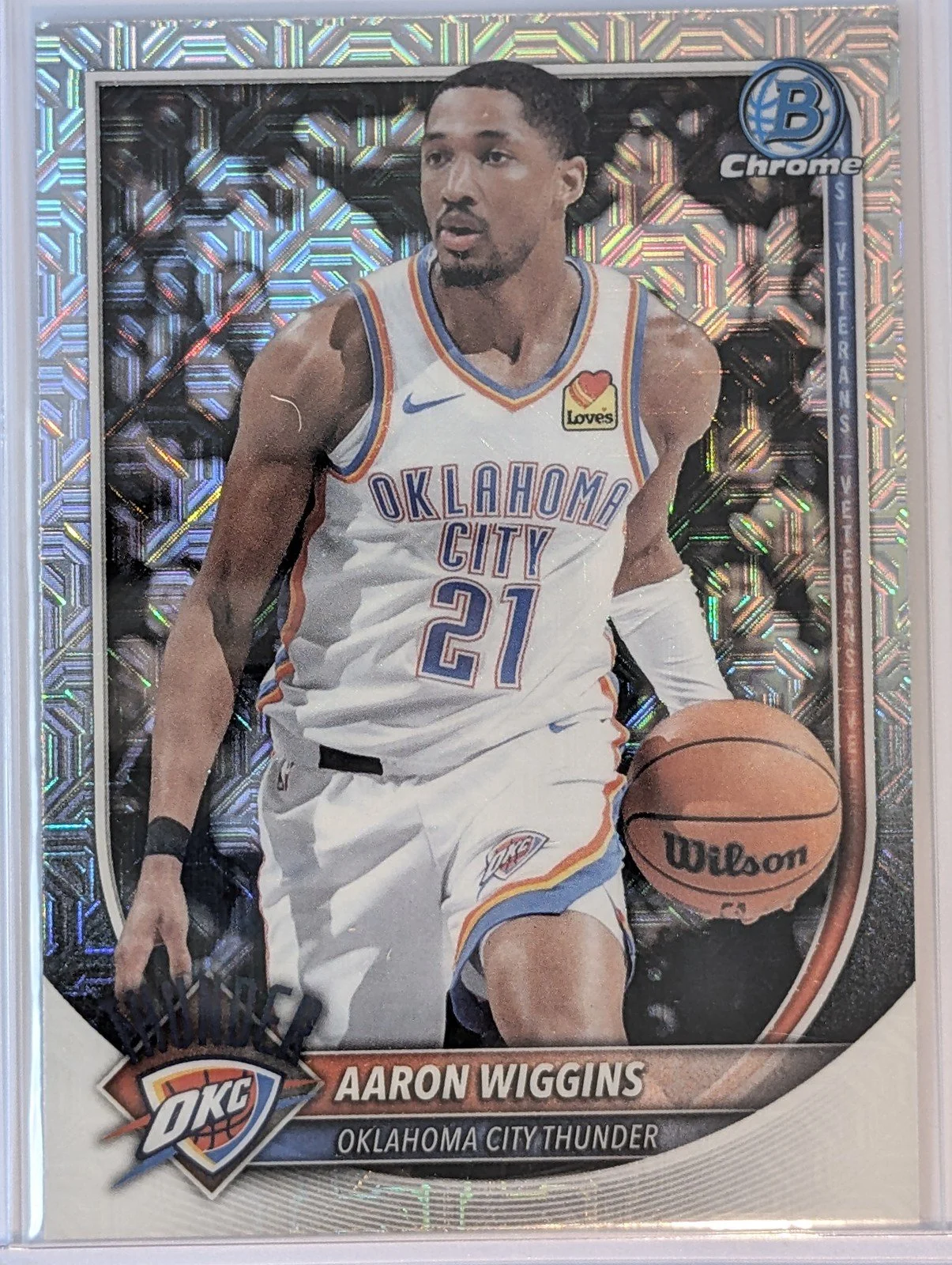 Front of 2025-26 Bowman #BCV-186 Aaron Wiggins Chrome Mojo Refractors