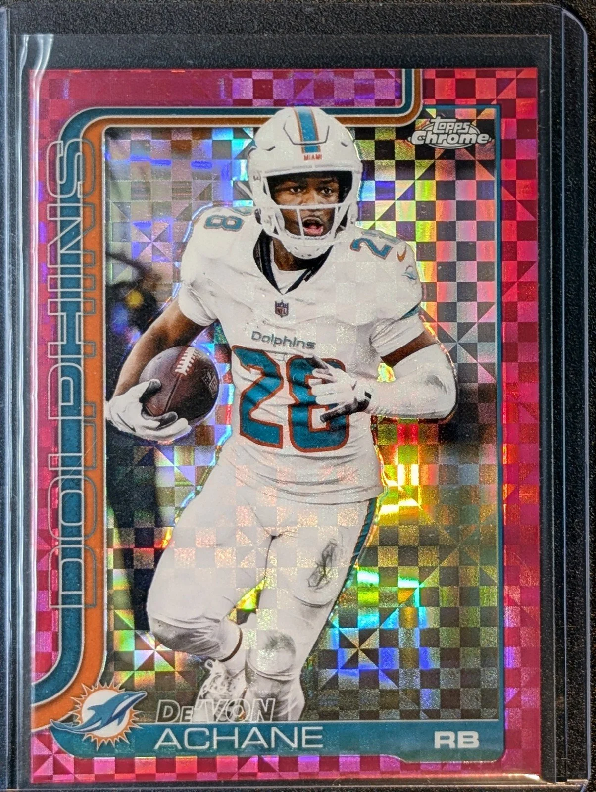 Front of 2025 Topps Chrome #188 De'Von Achane Pink X-Fractor