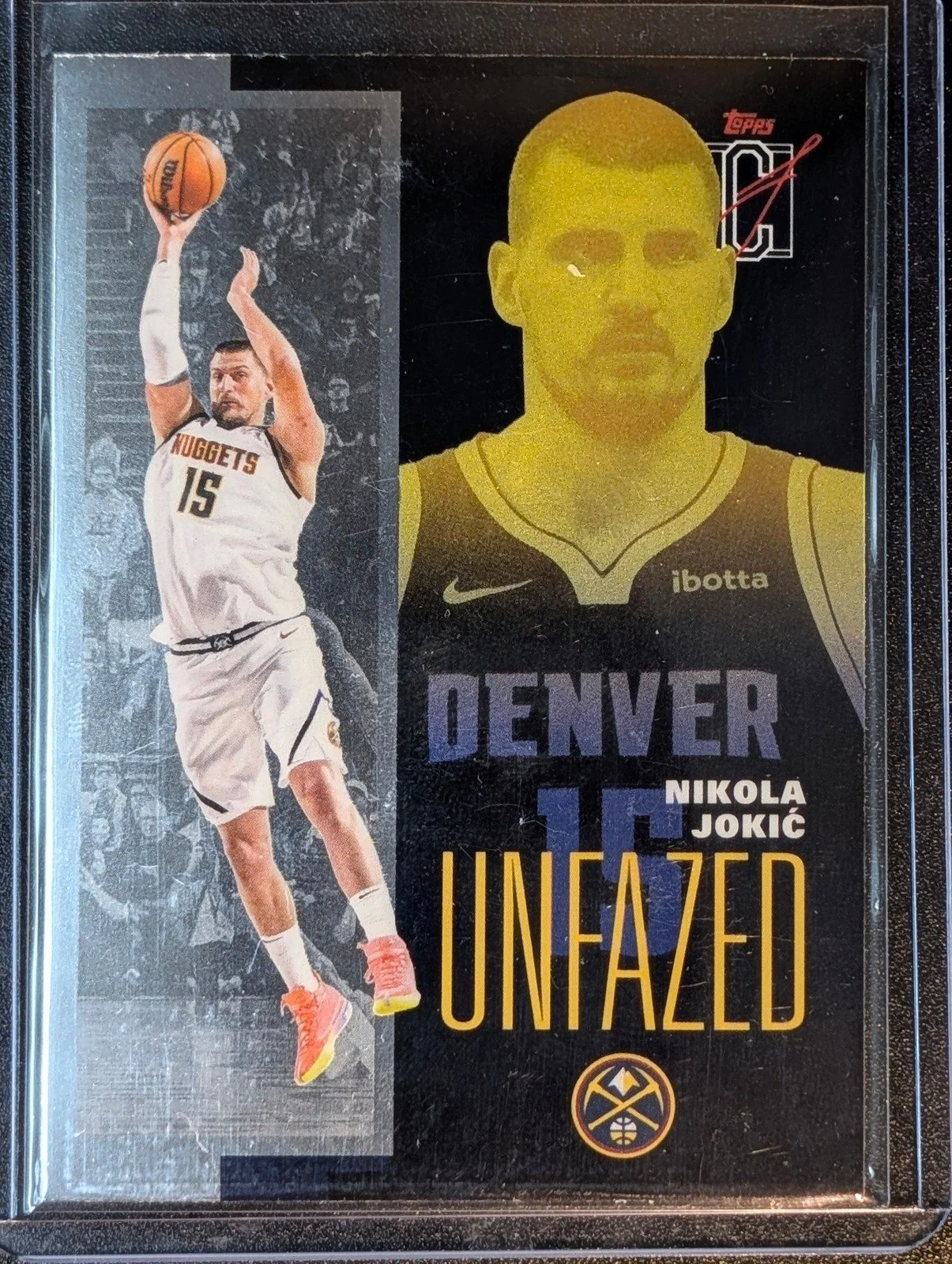 Front of 2025-26 Topps Signature Class #FAZE-7 Nikola Jokić Unfazed