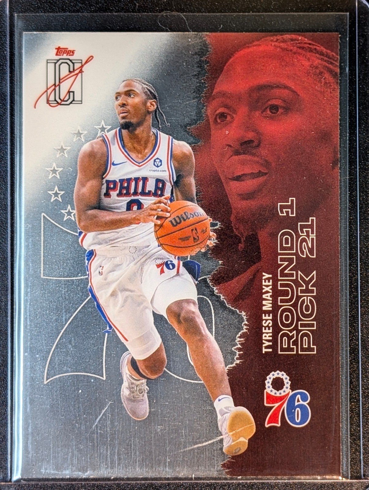 Front of 2025-26 Topps Signature Class #18 Tyrese Maxey Chrome
